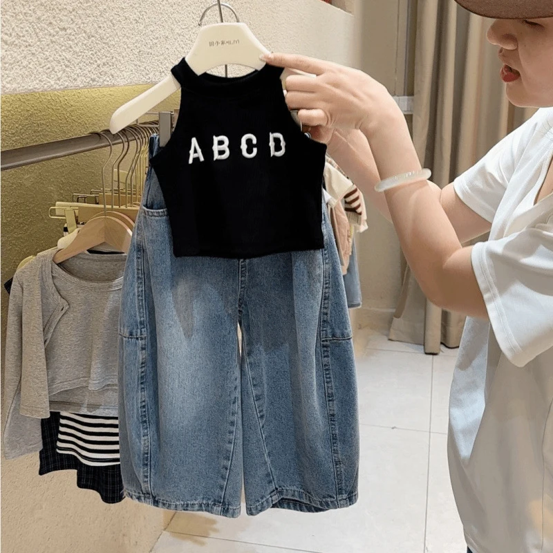 Girls' Summer Outfit Set New Fashionable Baby Vest Children's Stylish Jeans Casual Two-Piece Set
Girls' Summer Outfit Set New Fashionable Baby Vest Children's Stylish Jeans Casual Two-Piece Set