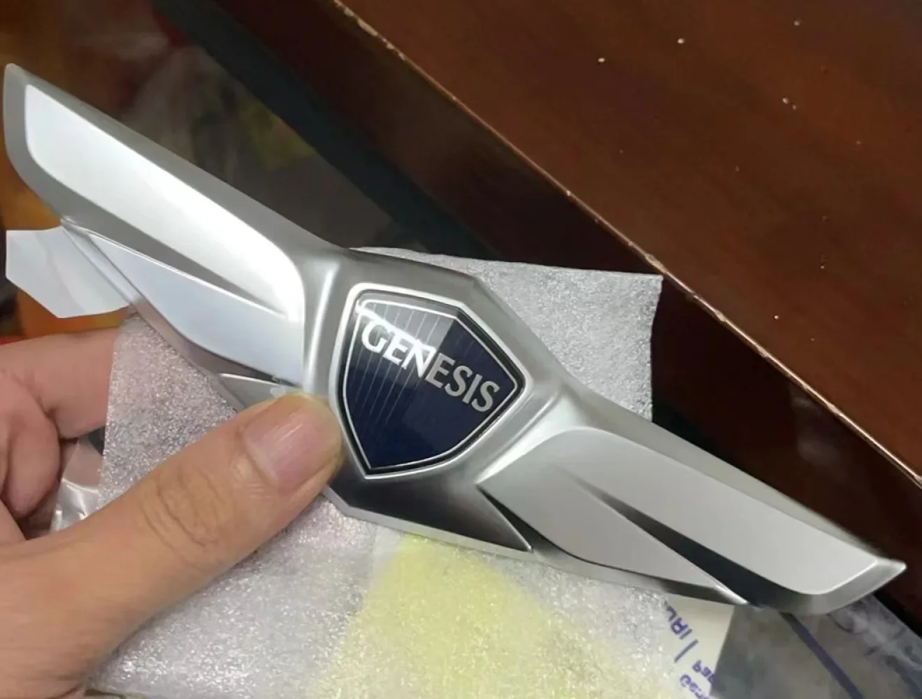 Suitable For Hyundai Genesis front and rear trunk emblem badge sticker wing-shaped logo stickers Accessories
Suitable For Hyundai Genesis front and rear trunk emblem badge sticker wing-shaped logo stickers Accessories