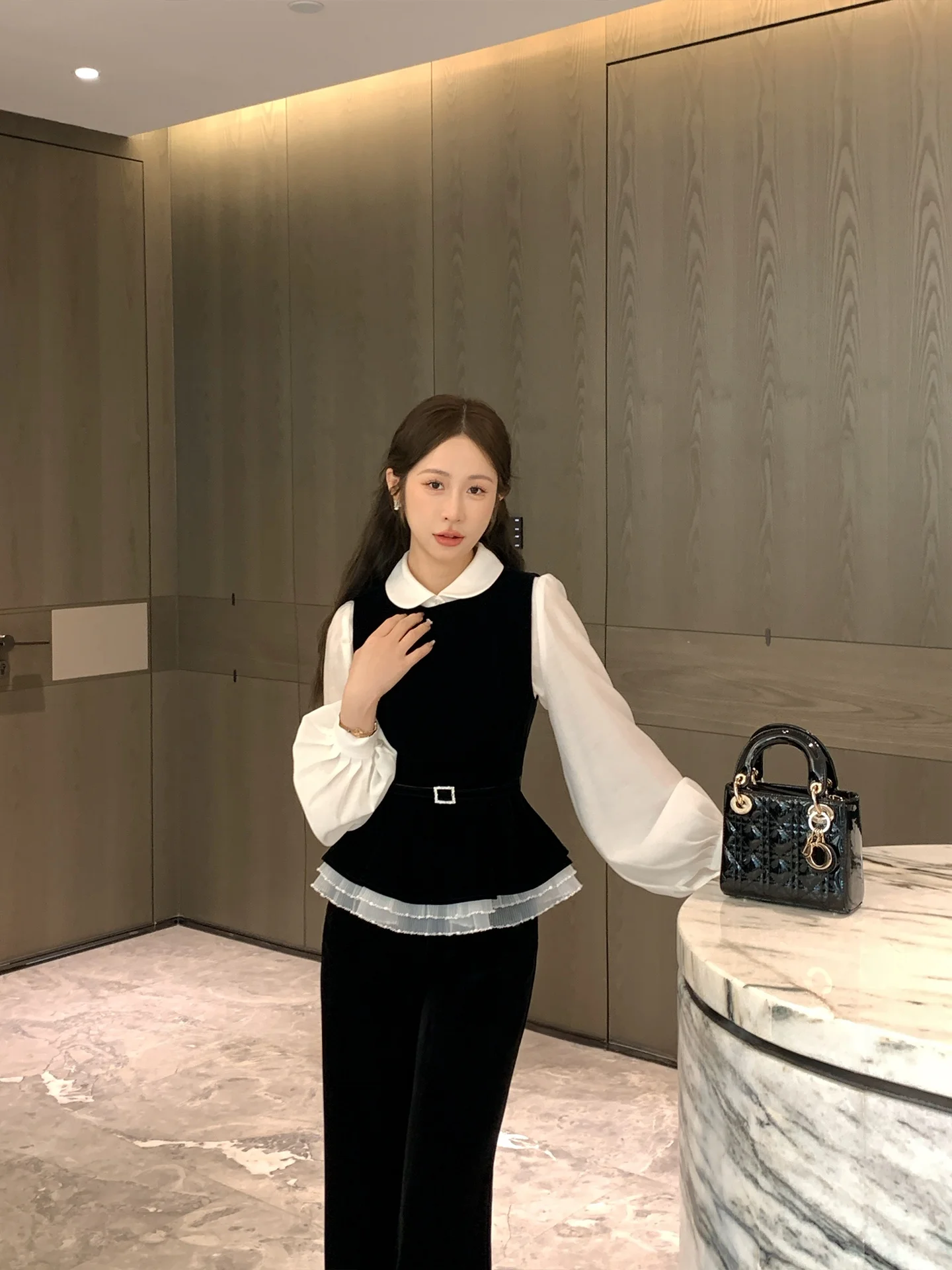 Elegant Vintage Doll Collar Long Sleeve Shirt Women's Lantern Sleeve Top Skin-friendly Breathable Loose Fit Ladies Shirt
Elegant Vintage Doll Collar Long Sleeve Shirt Women's Lantern Sleeve Top Skin-friendly Breathable Loose Fit Ladies Shirt