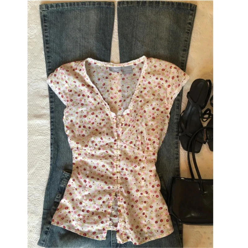 American Vintage Floral Shirt Women's Slim Fit Short Sleeve V-Neck Spring Summer Unique Personality Hot Girl Top Sweet Style
American Vintage Floral Shirt Women's Slim Fit Short Sleeve V-Neck Spring Summer Unique Personality Hot Girl Top Sweet Style