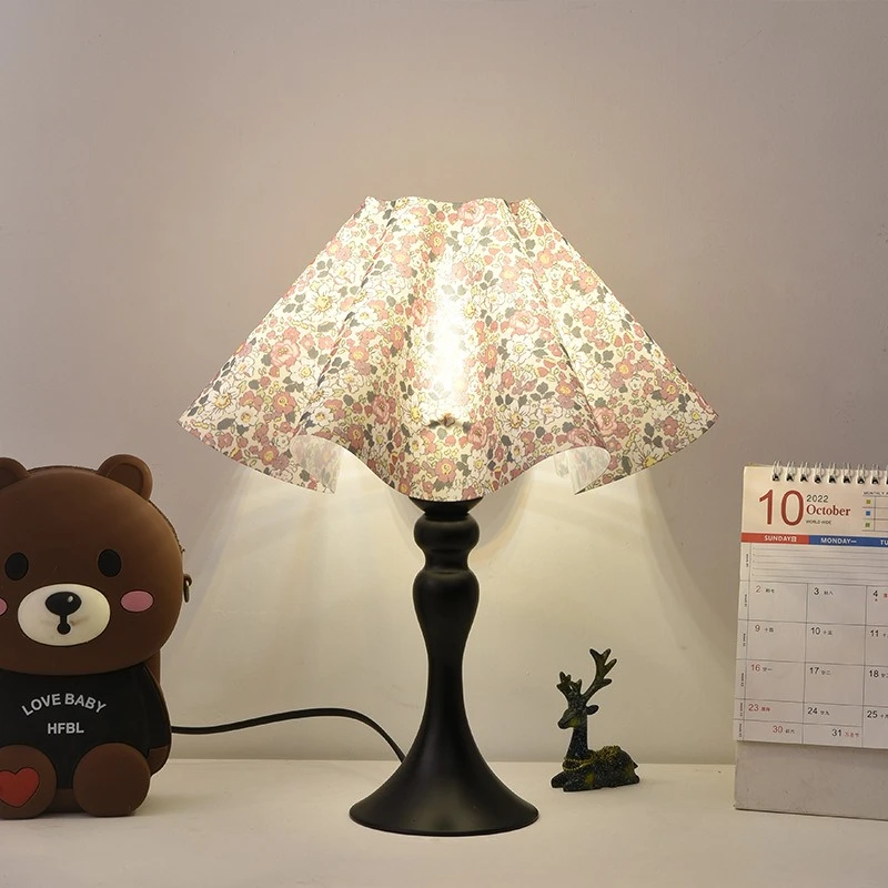 Nordic Petal Art Table Lamp Living Room Home Bedroom Reading Lamp Atmosphere Illumination Floor Lamps Decoration LED Night Light
Nordic Petal Art Table Lamp Living Room Home Bedroom Reading Lamp Atmosphere Illumination Floor Lamps Decoration LED Night Light