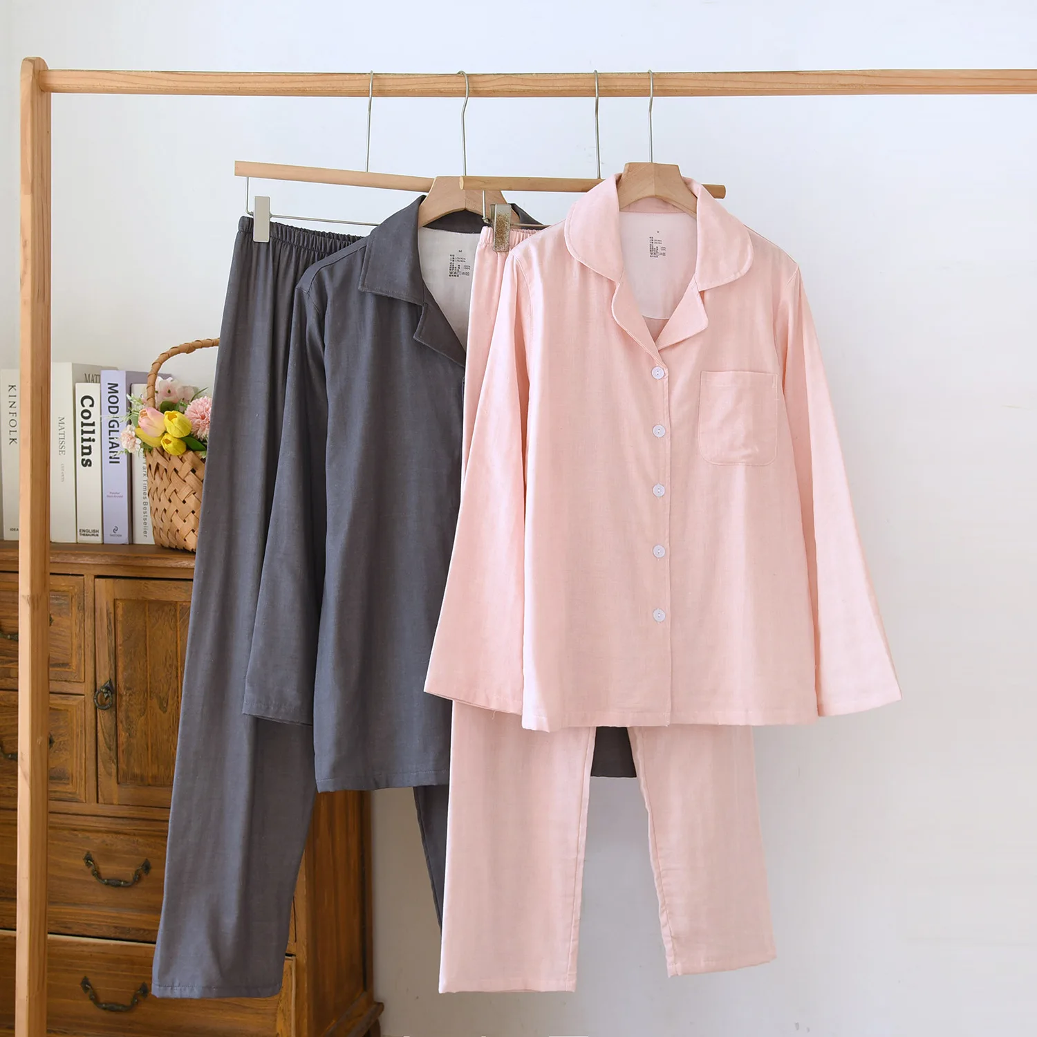 2025 New Spring/Summer Couple Set 100% Cotton Long Sleeve Two Piece Set Men's and Women's Cardigan Home Clothes
2025 New Spring/Summer Couple Set 100% Cotton Long Sleeve Two Piece Set Men's and Women's Cardigan Home Clothes