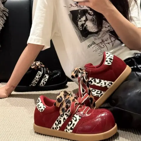 Women Sneakers 2026 New Fashion Luxury Shoes Designer Comfortable Shoes for Women Brand Classical Outdoor Casual Sneakers Women
Women Sneakers 2026 New Fashion Luxury Shoes Designer Comfortable Shoes for Women Brand Classical Outdoor Casual Sneakers Women
