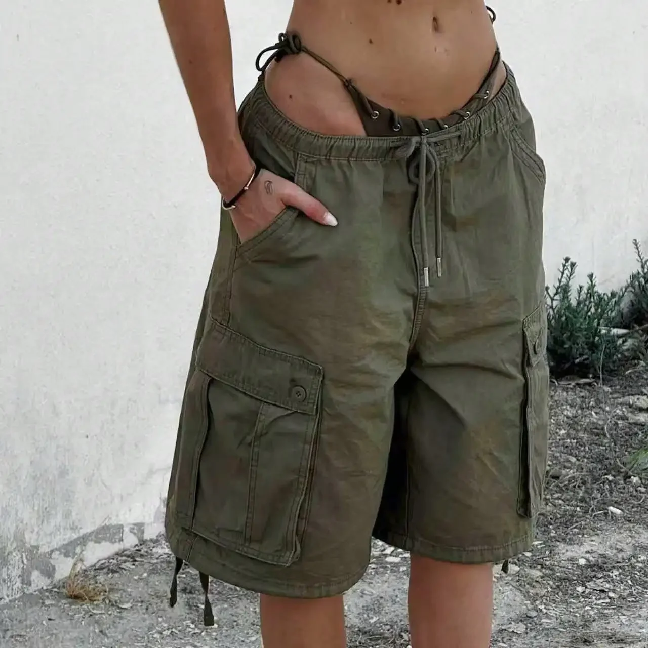 Women's Cargo Shorts With Utility Pockets Drawstring Waist Casual Wear, Beach Vacation Outfits For Women, Black And Olive Green Baggy Shorts For Street Style And Summer
Women's Cargo Shorts With Utility Pockets Drawstring Waist Casual Wear, Beach Vacation Outfits For Women, Black And Olive Green Baggy Shorts For Street Style And Summer