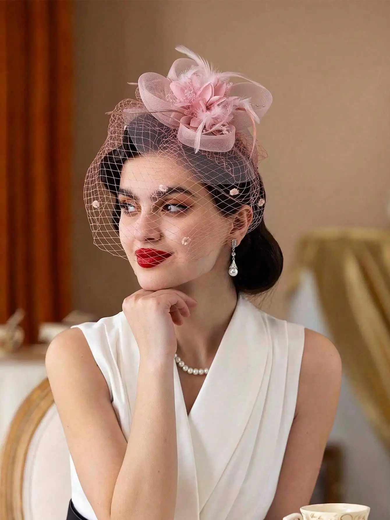 1Pc Retro 20s/50s Mini Pillbox Hat, Elegant Tea Party Headpiece with Veil, Fashion Hair Accessory for Girls & Women
1Pc Retro 20s/50s Mini Pillbox Hat, Elegant Tea Party Headpiece with Veil, Fashion Hair Accessory for Girls & Women