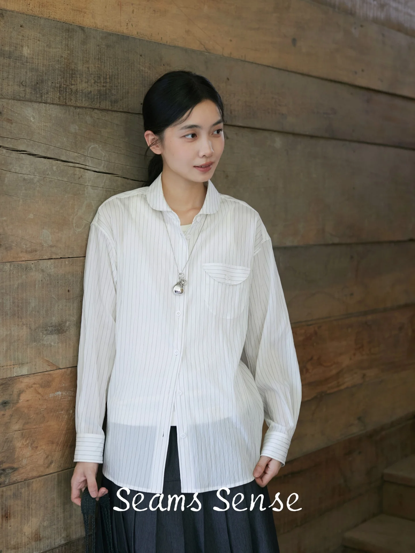 Повседневная женская рубашка с длинным рукавом, в полоску, с воротником, свободного кроя, черно-белая, для работы и отдыха
Повседневная женская рубашка с длинным рукавом, в полоску, с воротником, свободного кроя, черно-белая, для работы и отдыха