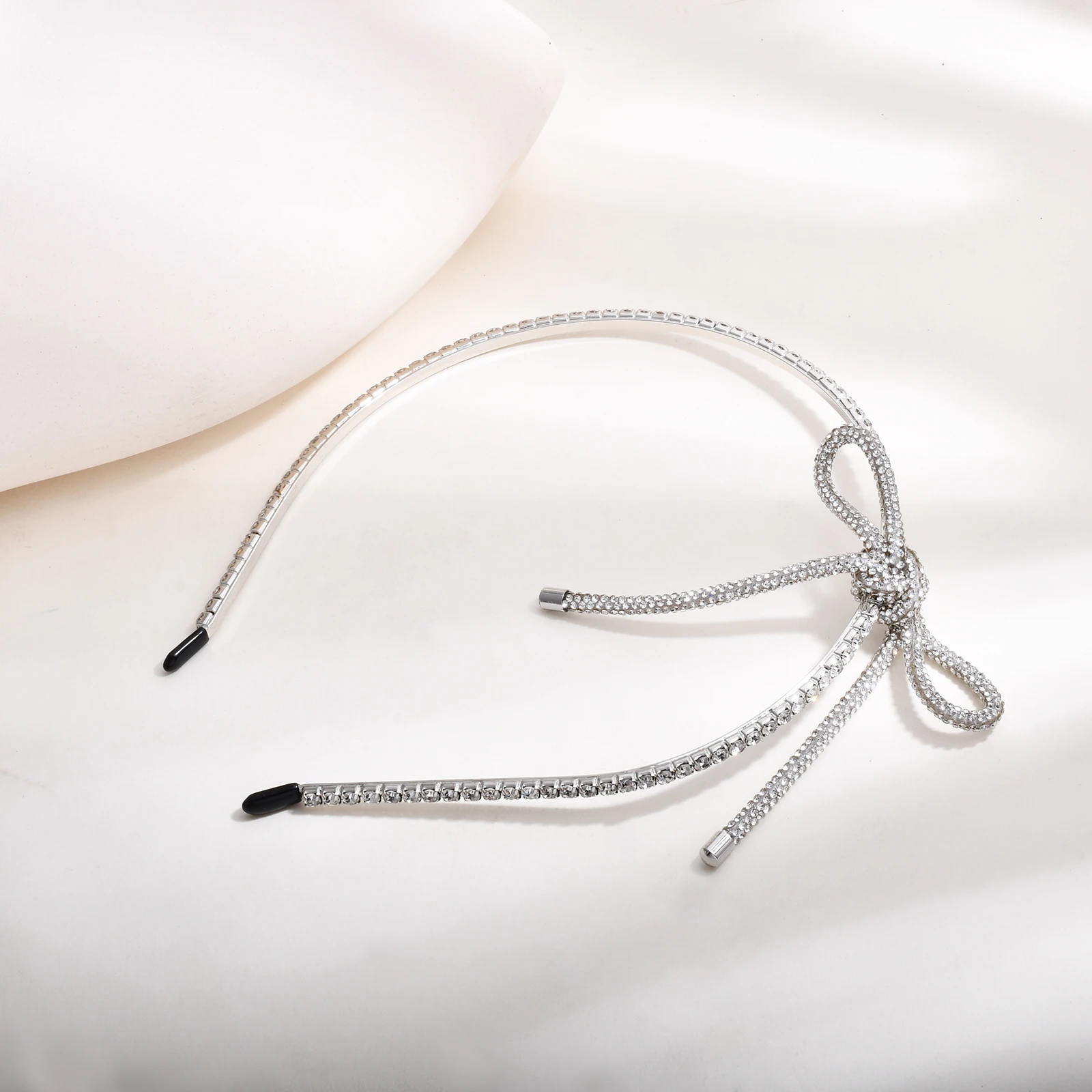 11 шт., блестящая повязка на голову со стразами, маленький свежий бант, милый и универсальный нишевый головной убор для женщин
11 шт., блестящая повязка на голову со стразами, маленький свежий бант, милый и универсальный нишевый головной убор для женщин