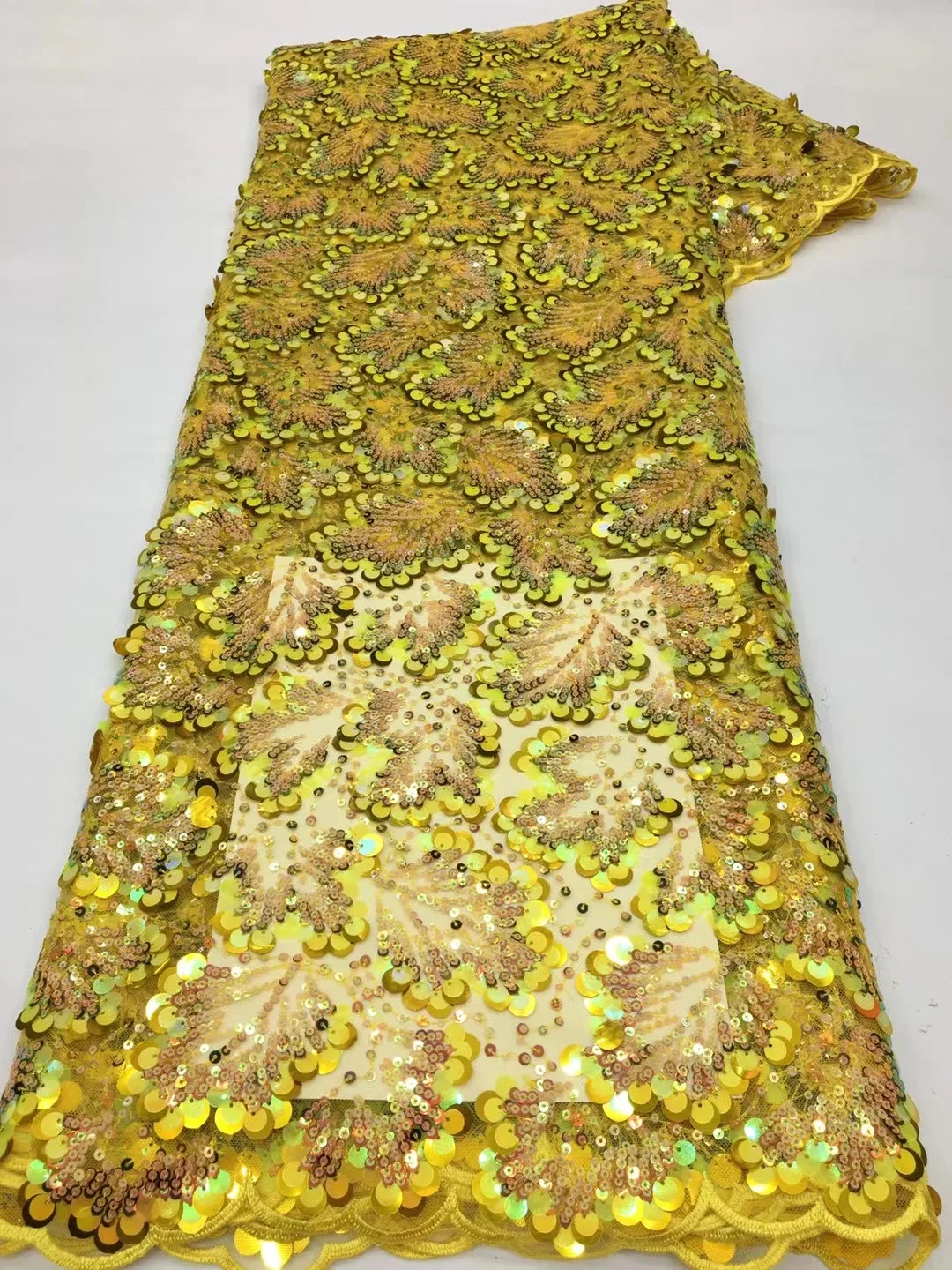 High Quality African Lace Fabric 2023 French Net Sequins Fabric Sewing Dress Embroidered Lace Nigerian Lace Fabric 5 YardsXX5607
High Quality African Lace Fabric 2023 French Net Sequins Fabric Sewing Dress Embroidered Lace Nigerian Lace Fabric 5 YardsXX5607