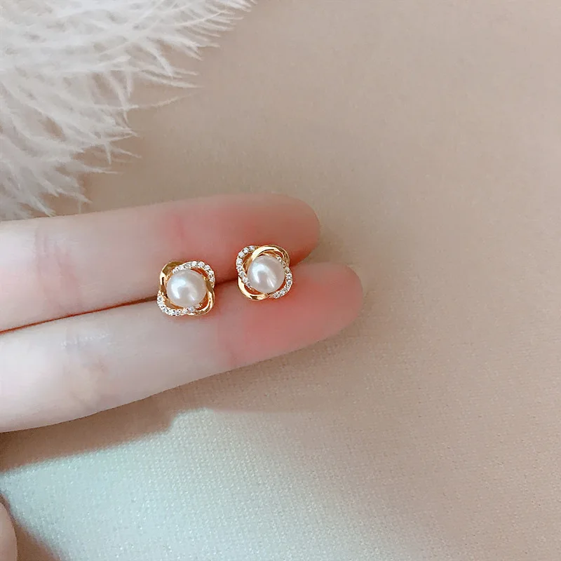 Серьги из стерлингового серебра 925 пробы с жемчугом в корейском стиле: модные, изысканные, во французском стиле, элегантные, подчеркивающие темперамент, аксессуар для женщин
Серьги из стерлингового серебра 925 пробы с жемчугом в корейском стиле: модные, изысканные, во французском стиле, элегантные, подчеркивающие темперамент, аксессуар для женщин