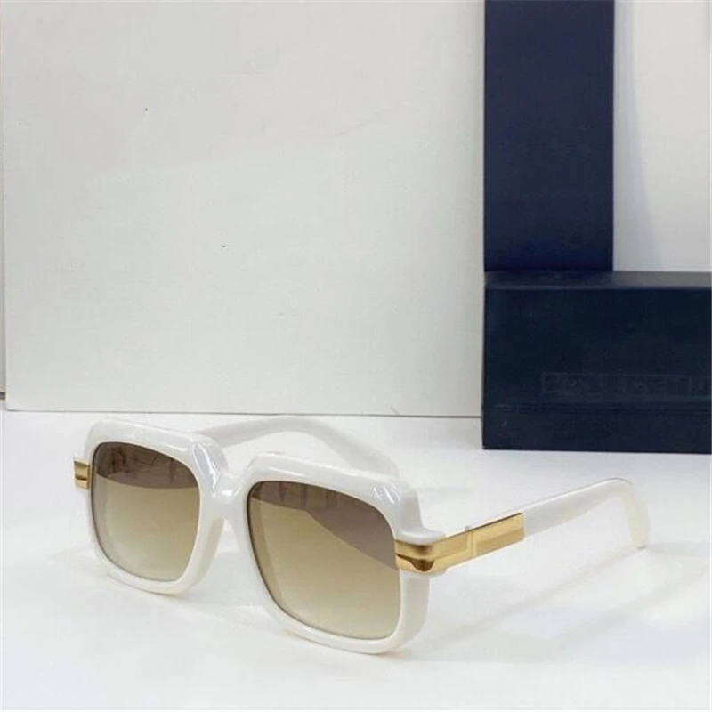 Woman with cream square glasses Fashion brand glasses hardcover box Male and female sunshade mirror outdoor
Woman with cream square glasses Fashion brand glasses hardcover box Male and female sunshade mirror outdoor