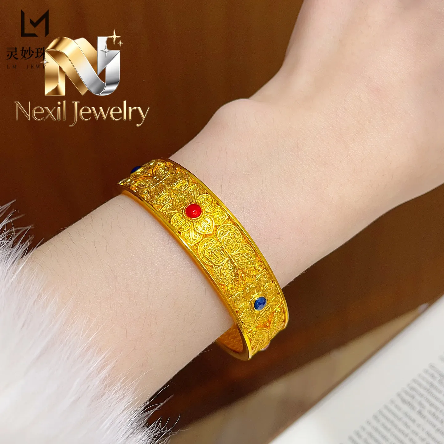Nexil Jewelry Nexil Jewelry Butterfly & Flower Wide Bangle Women's 24K Gold AU999 -Guochao butterfly-flower style, luxurious
Nexil Jewelry Nexil Jewelry Butterfly & Flower Wide Bangle Women's 24K Gold AU999 -Guochao butterfly-flower style, luxurious