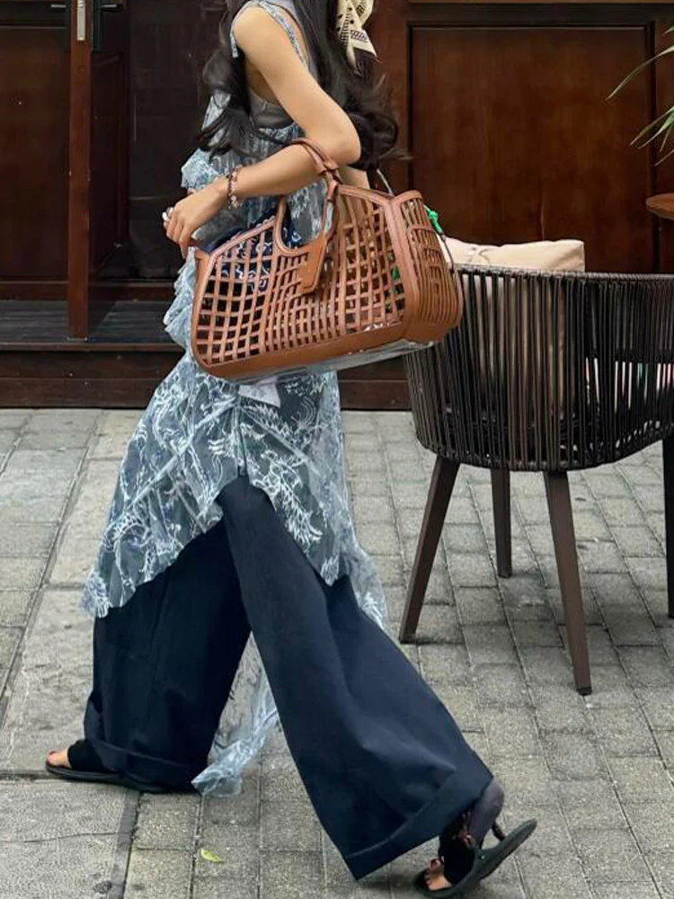 British Style Women's Hollow out Leather Handbag Woven Single Shoulder Bag Versatile Spring Summer New Arrival Fashionable
British Style Women's Hollow out Leather Handbag Woven Single Shoulder Bag Versatile Spring Summer New Arrival Fashionable