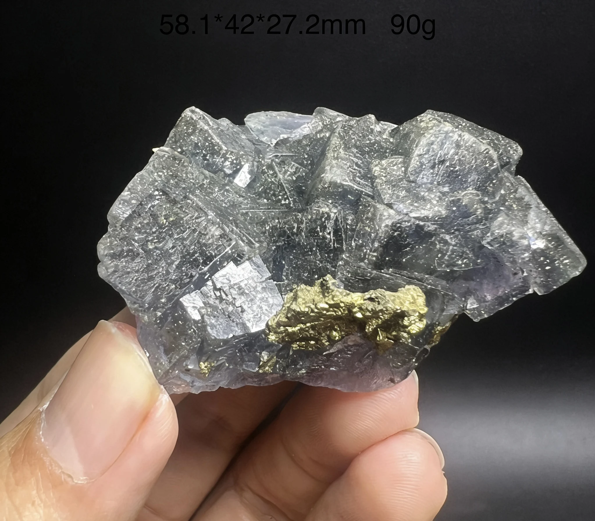 Natural mineral fluorite and pyrite coexisting raw stone collection stone ornaments geological science popularization
Natural mineral fluorite and pyrite coexisting raw stone collection stone ornaments geological science popularization