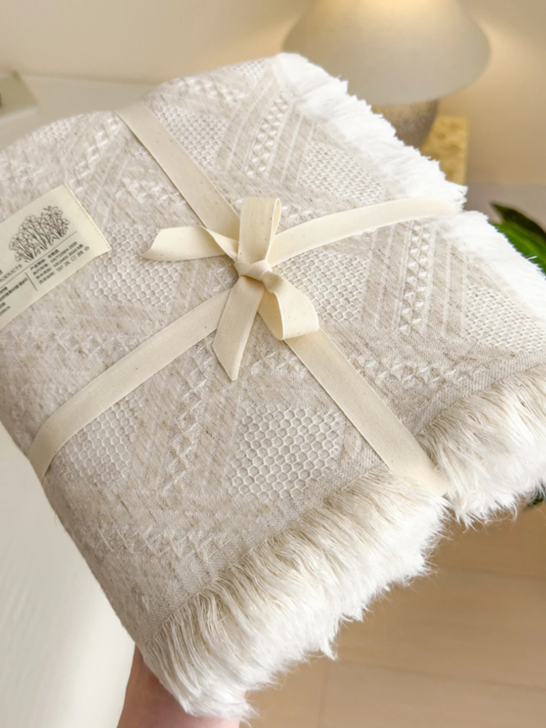 Linen Tassel Blanket Floral Embroidery Light Weight Sofa Living Room Bedroom Cover Blanket Mid-Century Nap Cloth
Linen Tassel Blanket Floral Embroidery Light Weight Sofa Living Room Bedroom Cover Blanket Mid-Century Nap Cloth