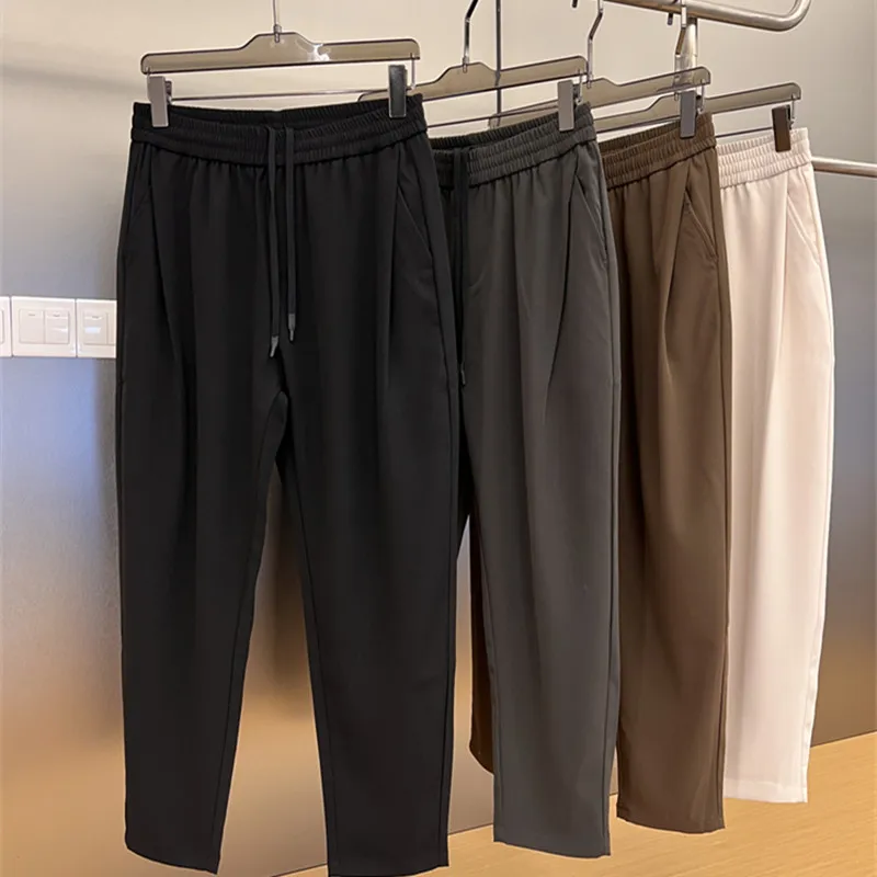 Мужские спортивные брюки на осень-зиму, свободного кроя, с защитой от сминания, молодежные повседневные брюки, прямые штанины, укороченные, с эластичным поясом
Мужские спортивные брюки на осень-зиму, свободного кроя, с защитой от сминания, молодежные повседневные брюки, прямые штанины, укороченные, с эластичным поясом