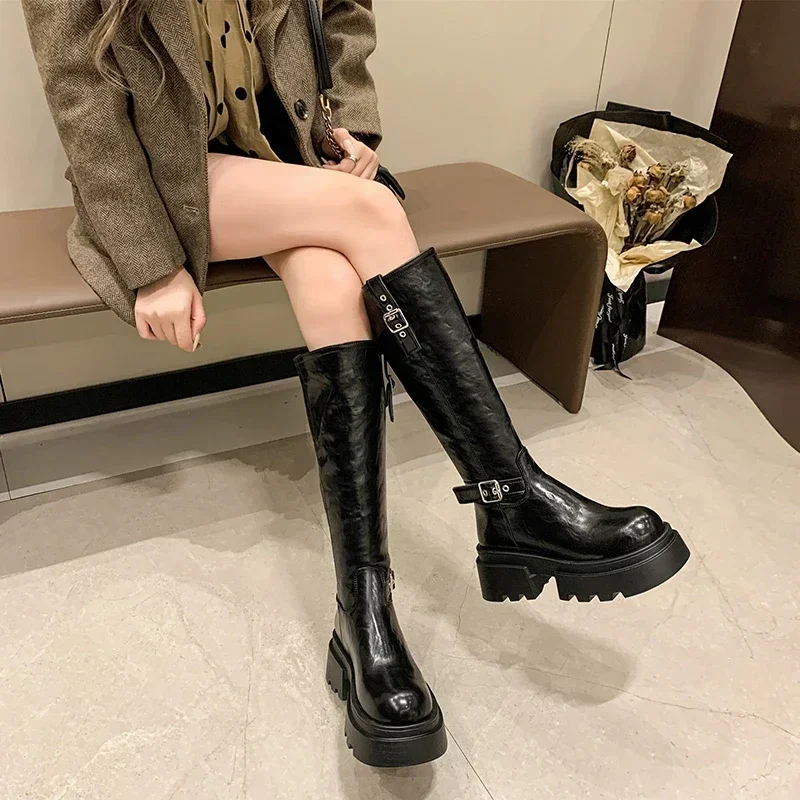 Retro Motorcycle Boots Belt Buckle Round Head High Waterproof Platform Zipper Long Womens Fashion Boots Brown Black Botas Mujer
Retro Motorcycle Boots Belt Buckle Round Head High Waterproof Platform Zipper Long Womens Fashion Boots Brown Black Botas Mujer