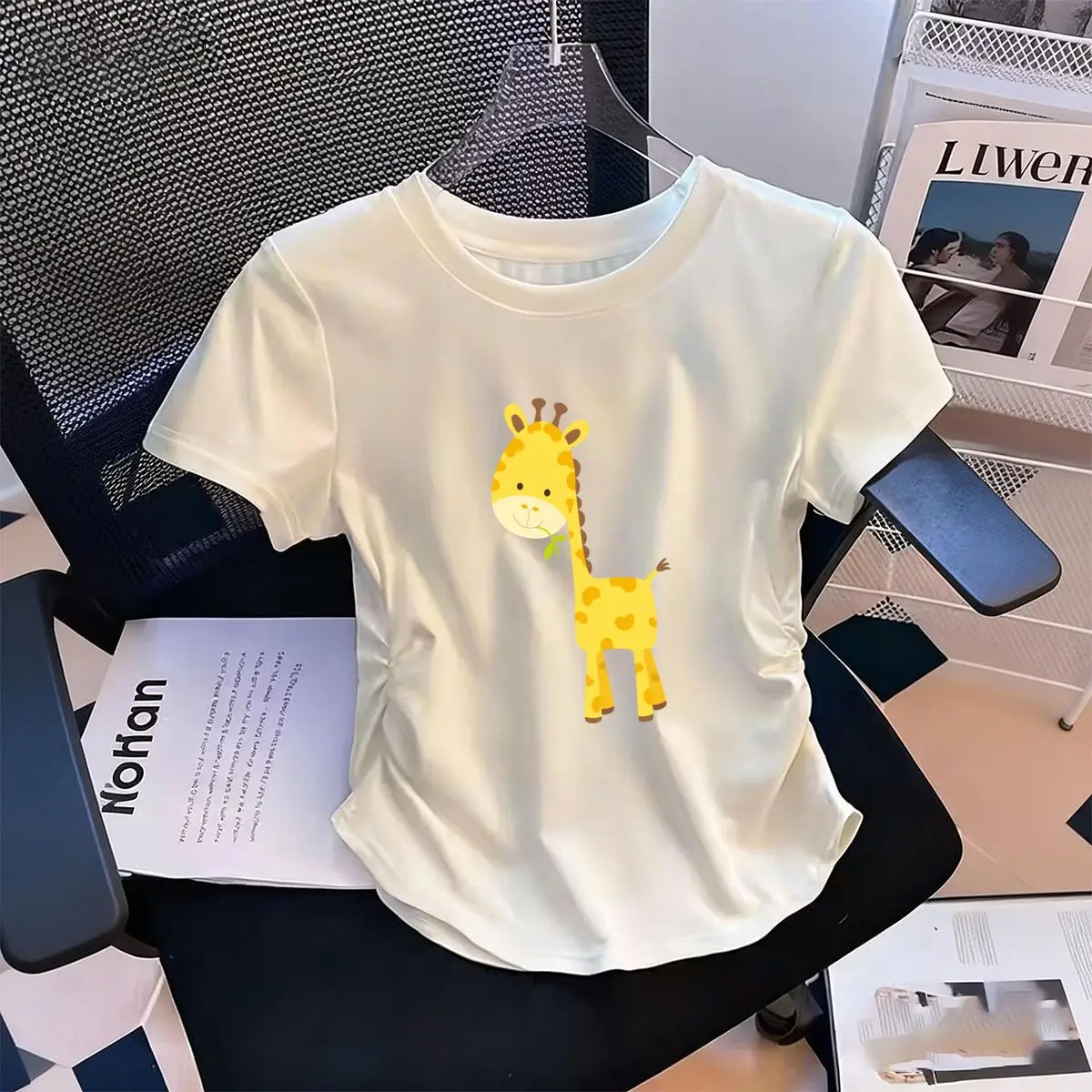 Women's Waist-Defining Elastic T Shirt Cute Giraffe Eating Leaf printed Short Sleeve Round Neck top tee Street Style
Women's Waist-Defining Elastic T Shirt Cute Giraffe Eating Leaf printed Short Sleeve Round Neck top tee Street Style