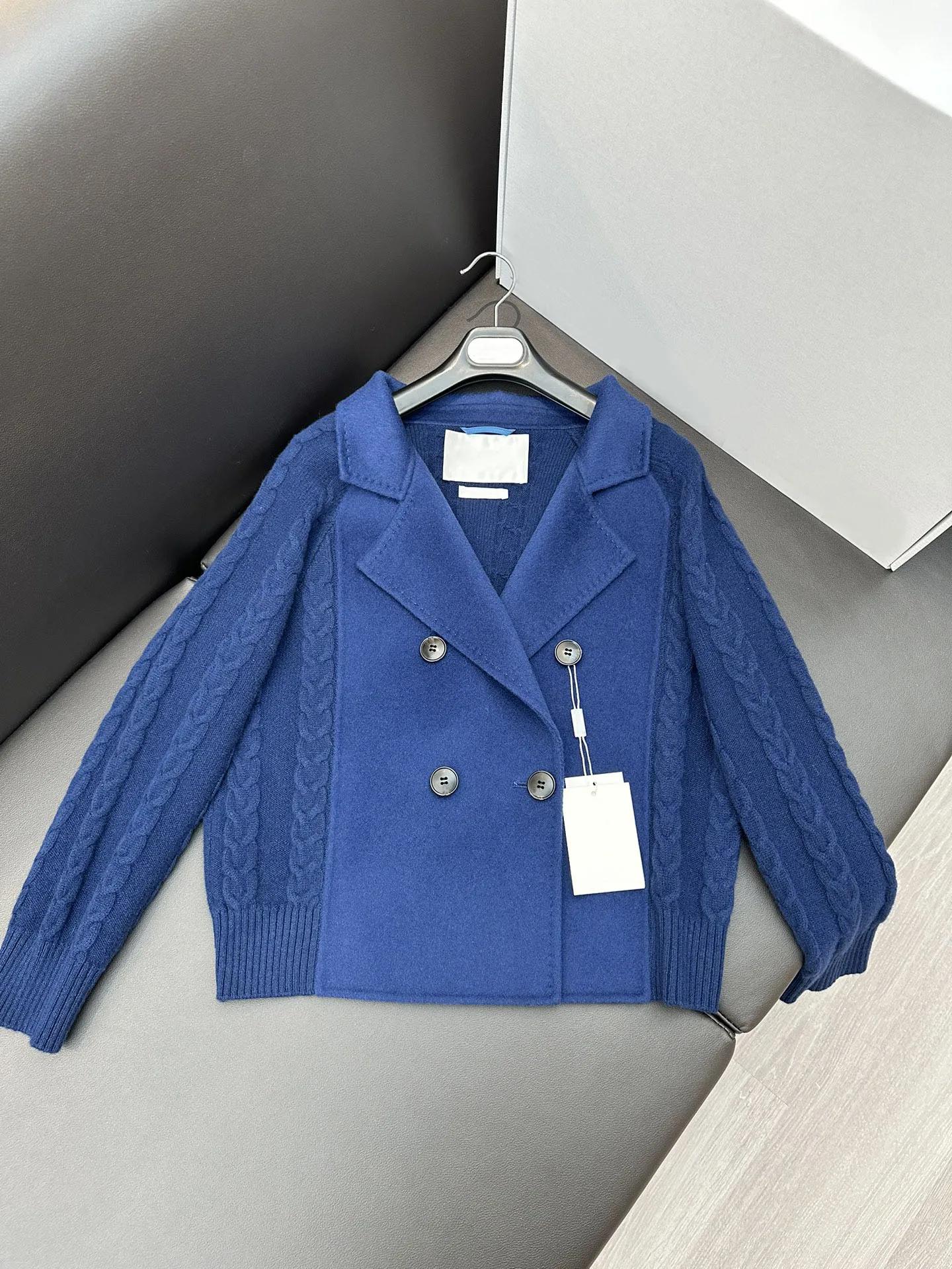 2024 Winter Fashion New Women's ClothingKnitted Stitching Cashmere Coat 100% Cashmere + 100% Wool Yarn 1010
2024 Winter Fashion New Women's ClothingKnitted Stitching Cashmere Coat 100% Cashmere + 100% Wool Yarn 1010