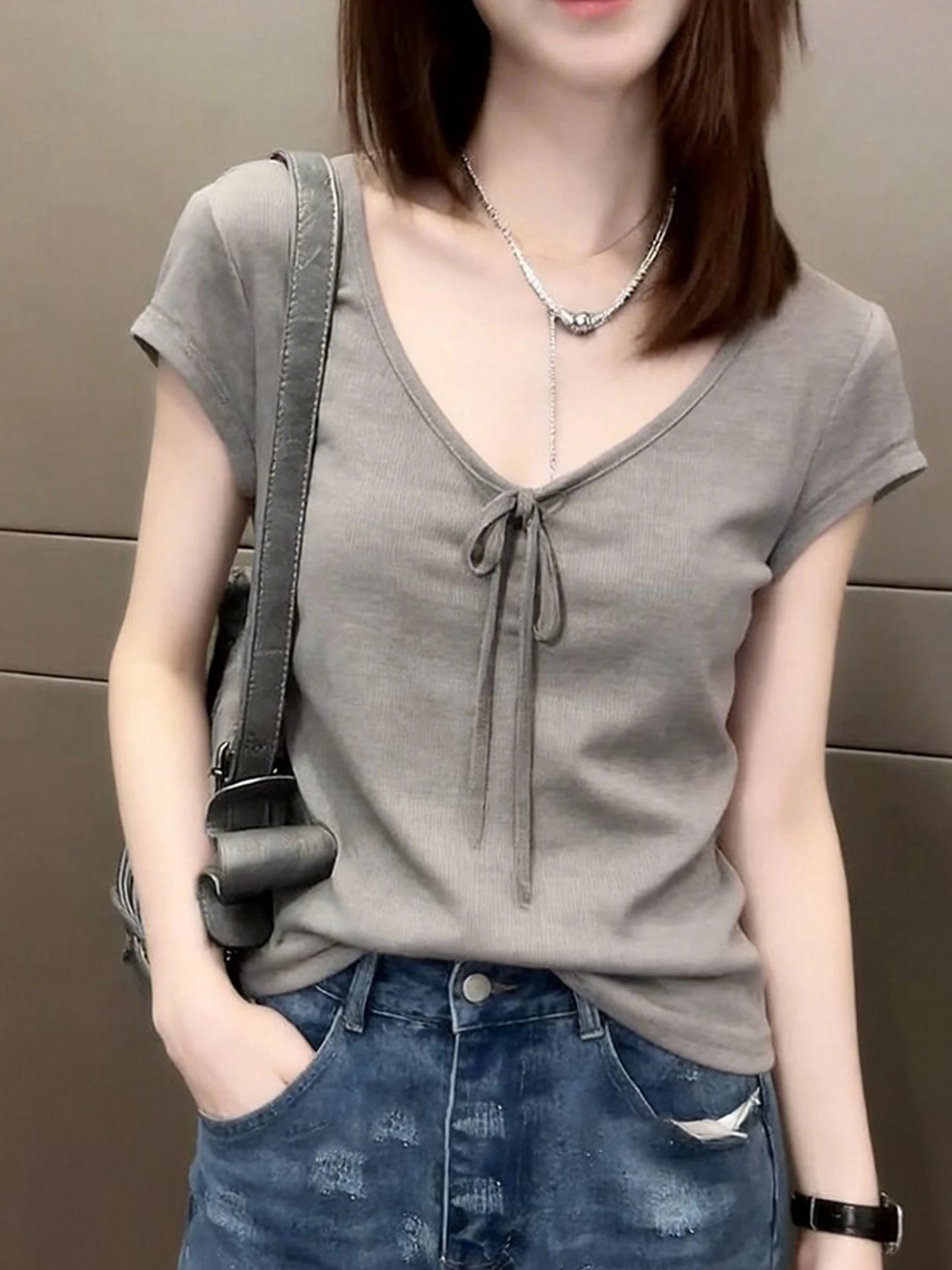 Korean Style V-Neck Tie Waist Slimming Design Short Sleeve T-Shirt Lightweight Summer Fashionable Versatile Women's Top
Korean Style V-Neck Tie Waist Slimming Design Short Sleeve T-Shirt Lightweight Summer Fashionable Versatile Women's Top
