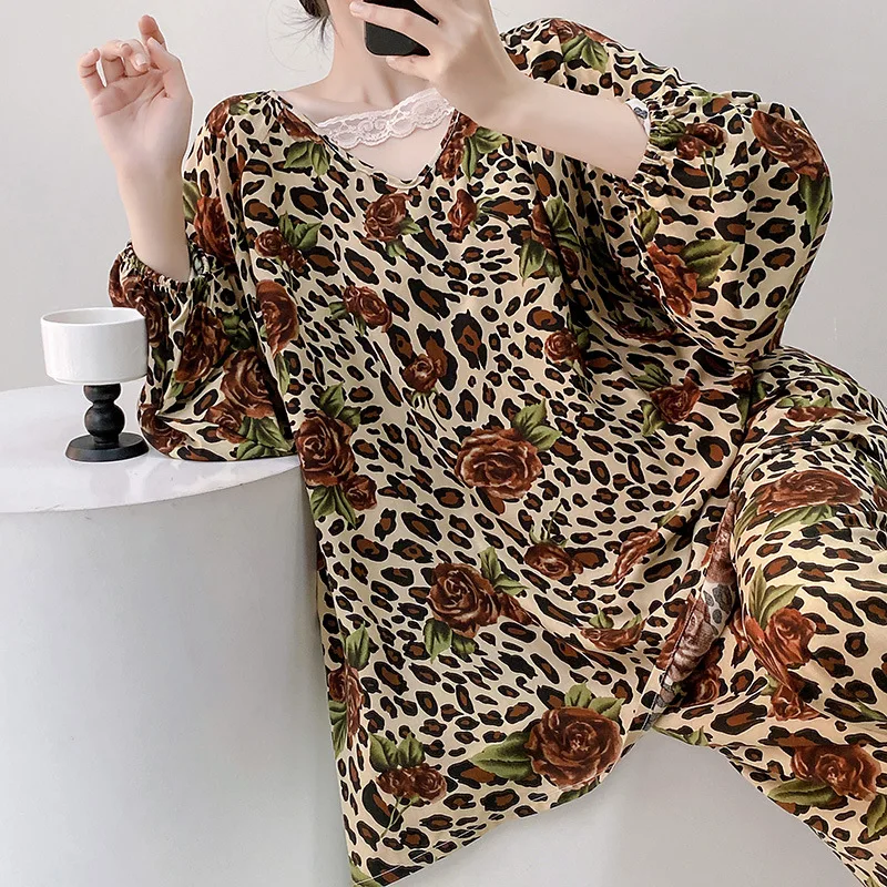 Leopard Print Silk Cheetah Print Pajama Set - New Women's Luxury Loungewear, Retro Two-Piece Outfit for Spring and Autumn
Leopard Print Silk Cheetah Print Pajama Set - New Women's Luxury Loungewear, Retro Two-Piece Outfit for Spring and Autumn