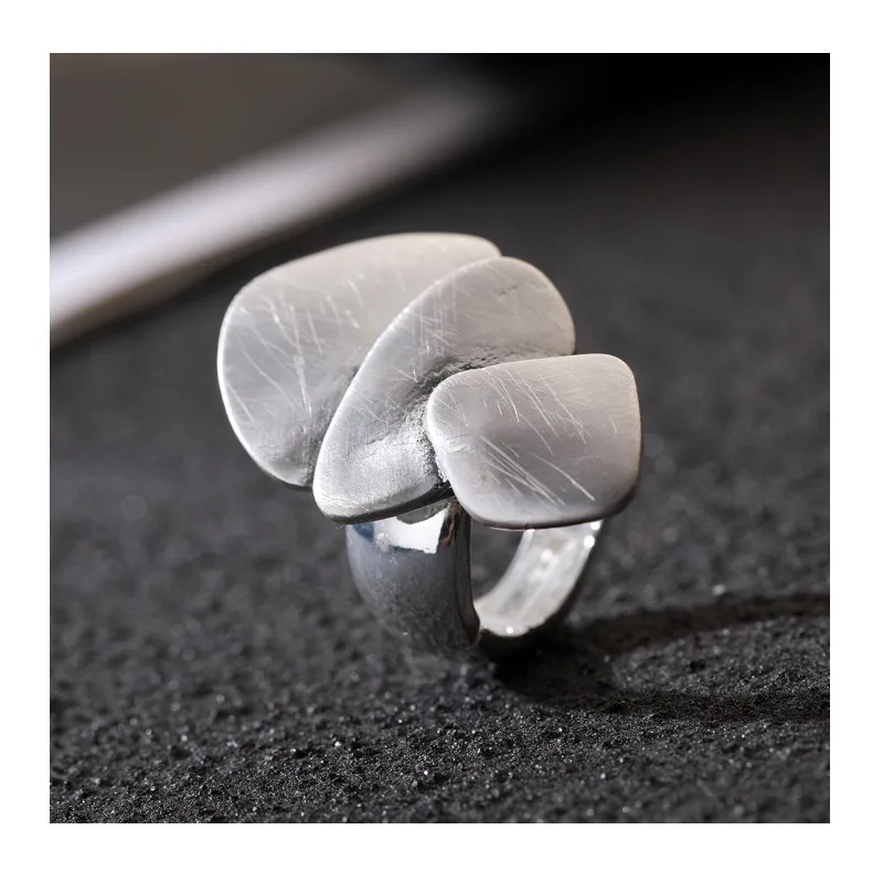 Exclusive for New Fashion Personality Geometric Irregular Ring Alloy Men's and Women's Same Live Ring
Exclusive for New Fashion Personality Geometric Irregular Ring Alloy Men's and Women's Same Live Ring
