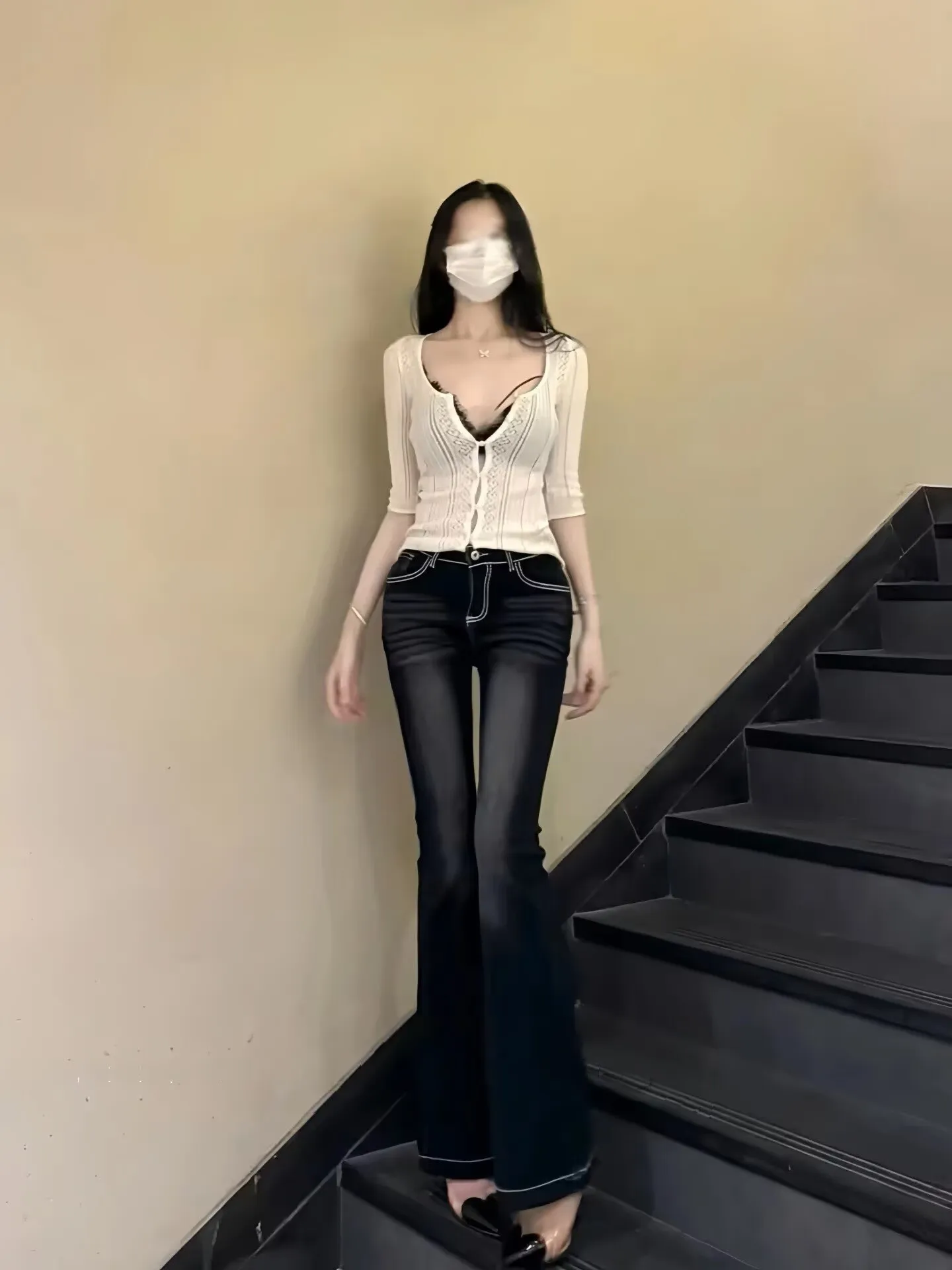 Low Waist Flared Slimming High Hip Lift Retro Jeans Korean Style Light Washed Distressed Straight Leg Jeans Summer Ladies
Low Waist Flared Slimming High Hip Lift Retro Jeans Korean Style Light Washed Distressed Straight Leg Jeans Summer Ladies