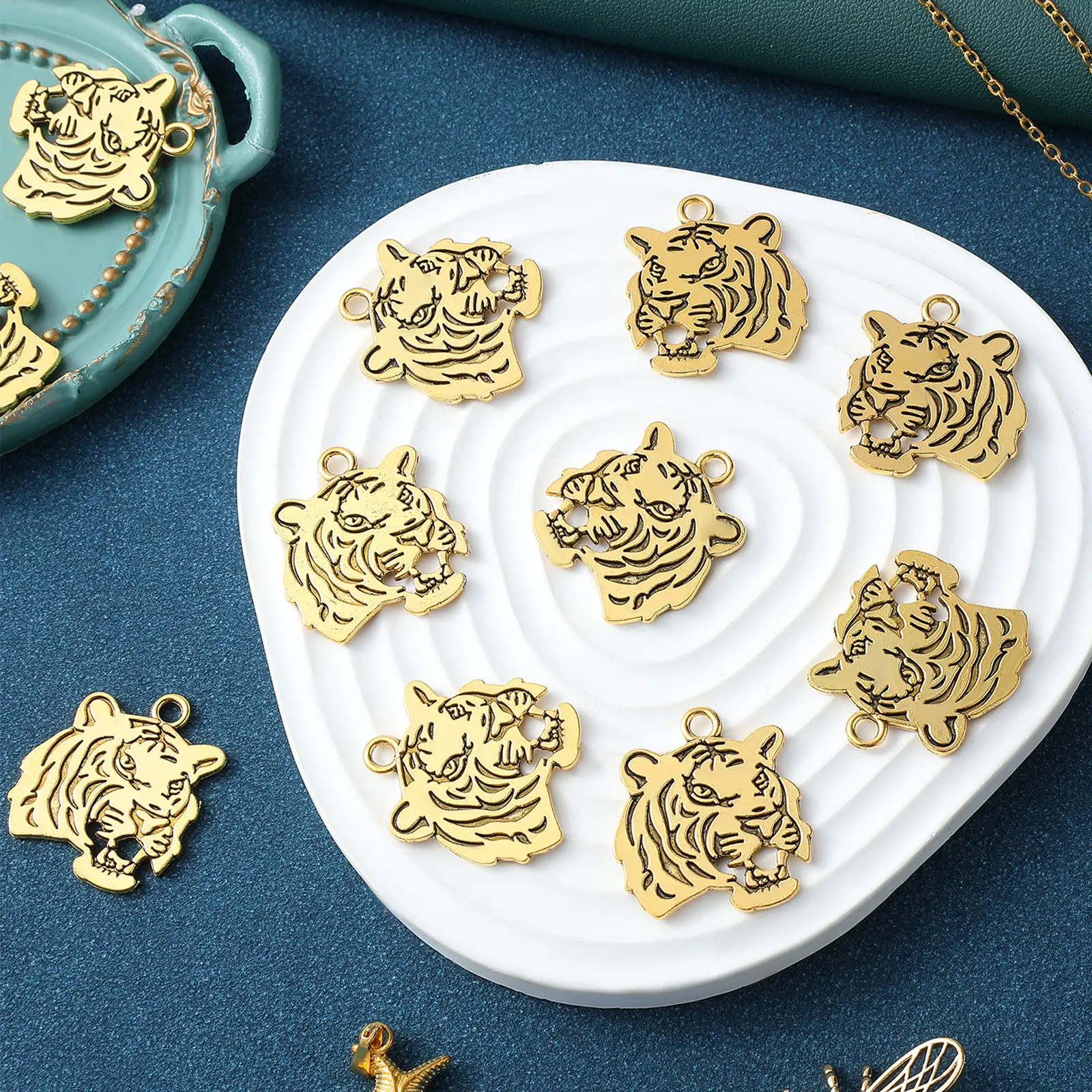 30Pcs Tiger Head Alloy Pendant Charms Fine Workmanship Simple Stylish Design for DIY Jewelry Crafts Necklace Bracelet Anklet
30Pcs Tiger Head Alloy Pendant Charms Fine Workmanship Simple Stylish Design for DIY Jewelry Crafts Necklace Bracelet Anklet