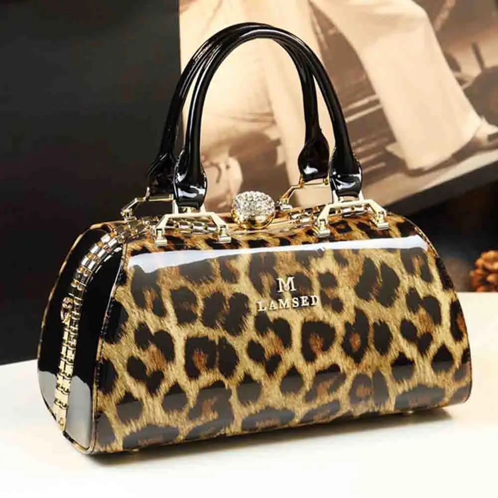 2023 New Stylish Women Dinner Bag Luxury Patent Leather Top Handle Bags Shoulder Handbag Leopard Print Clutch Purse Noble Tote
2023 New Stylish Women Dinner Bag Luxury Patent Leather Top Handle Bags Shoulder Handbag Leopard Print Clutch Purse Noble Tote