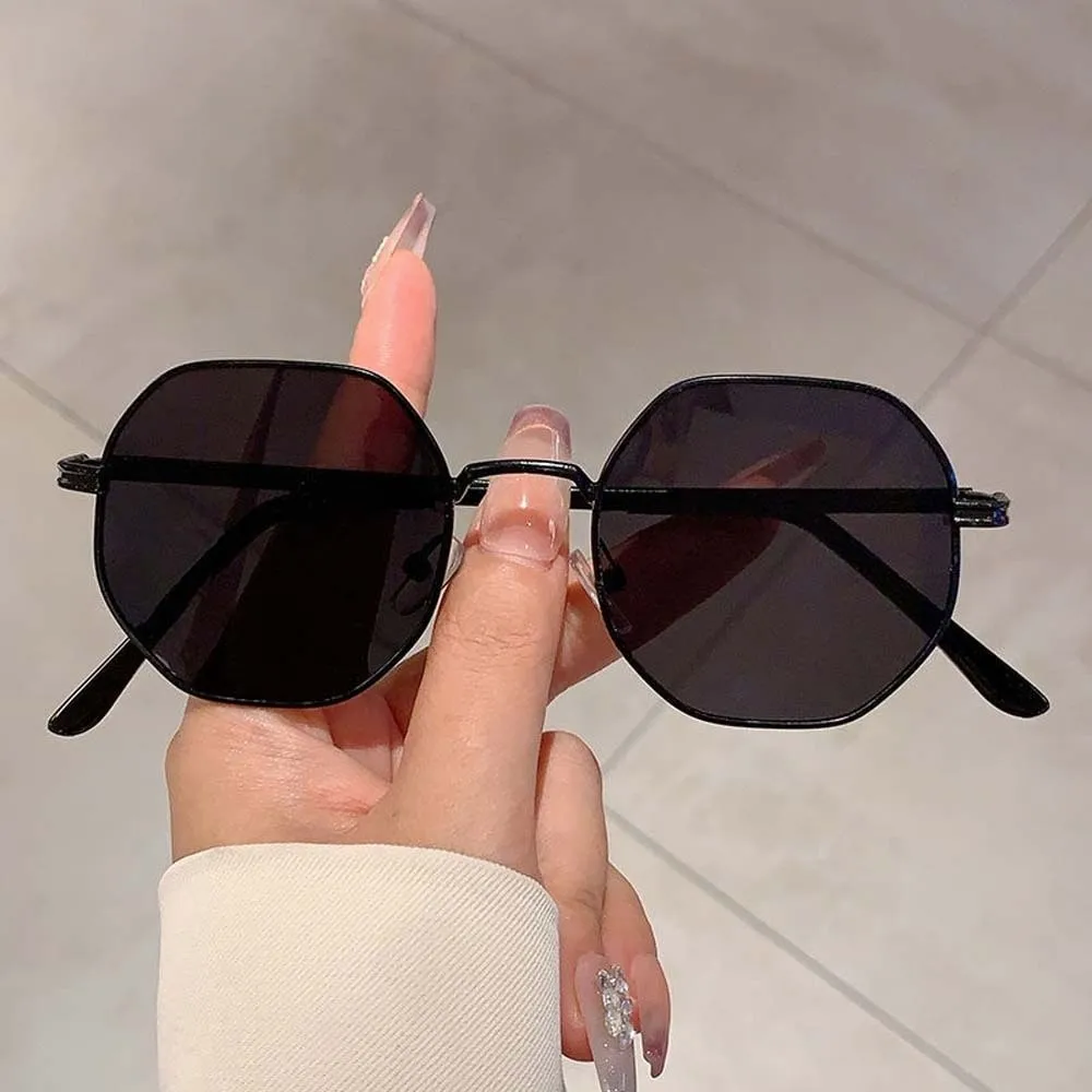 Lightweight Retro Square Sunnies Gradient Alloy Unisex Polarized Sunglasses Sunshade Eyewear Costume Accessory Anti-UV Glasses
Lightweight Retro Square Sunnies Gradient Alloy Unisex Polarized Sunglasses Sunshade Eyewear Costume Accessory Anti-UV Glasses