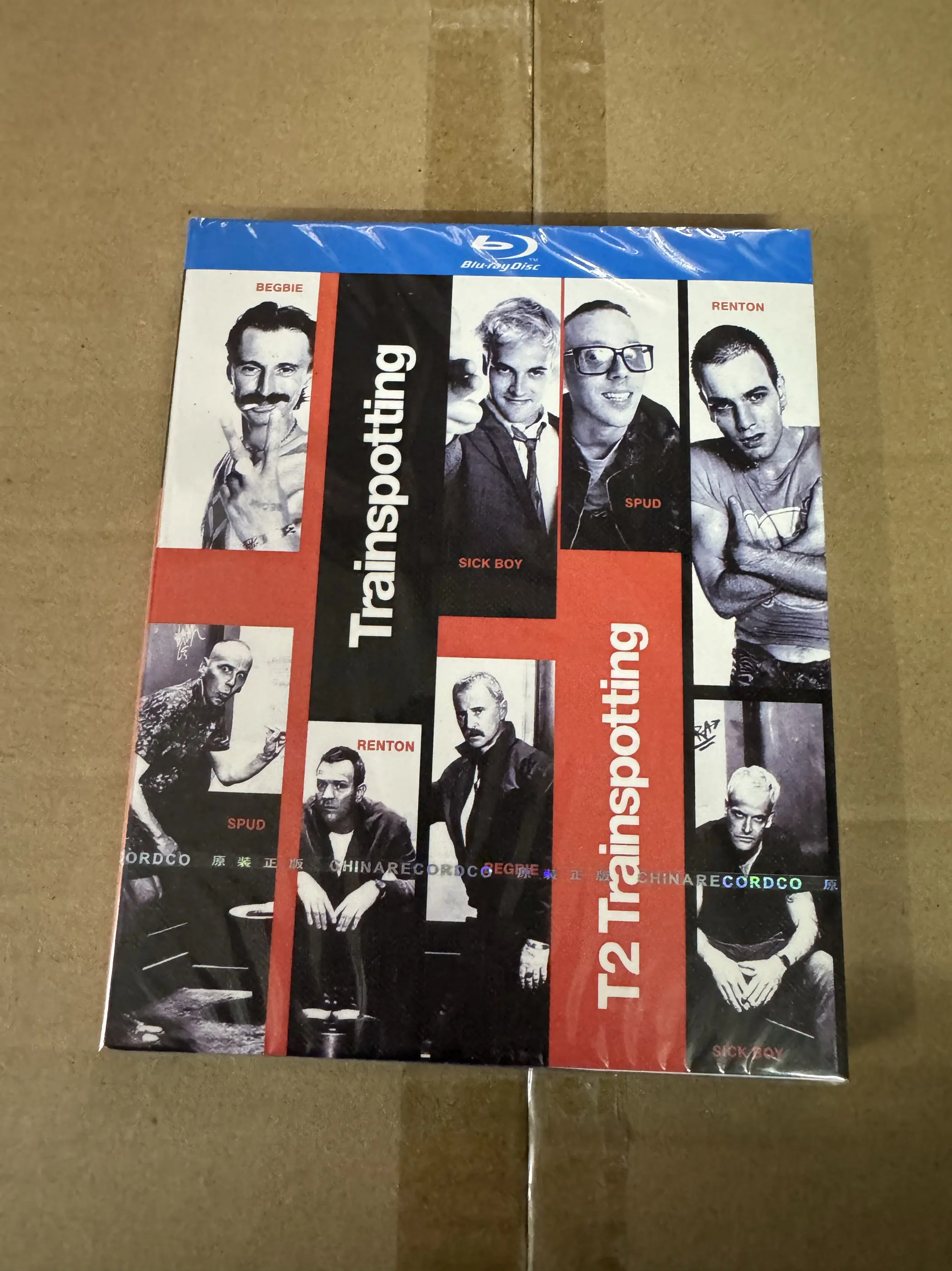 BD Blu-ray диск: криминальный фильм «На игле» (Trainspotting) 1-2, двухдисковый коллекционный набор в формате High-Definition с полным комплектом специальных бонусов.
BD Blu-ray диск: криминальный фильм «На игле» (Trainspotting) 1-2, двухдисковый коллекционный набор в формате High-Definition с полным комплектом специальных бонусов.