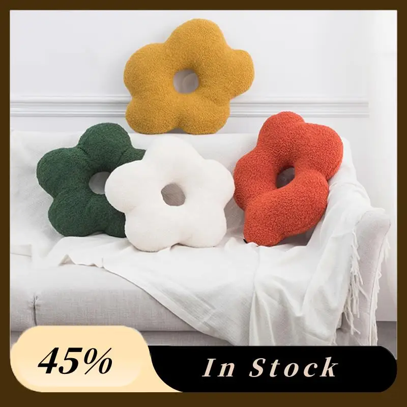 1 Piece Small Daisy Shaped Pillow Nordic Wind Pillow Plush Sofa Living Room Bedside Cushion Bay Window Pillow White
1 Piece Small Daisy Shaped Pillow Nordic Wind Pillow Plush Sofa Living Room Bedside Cushion Bay Window Pillow White
