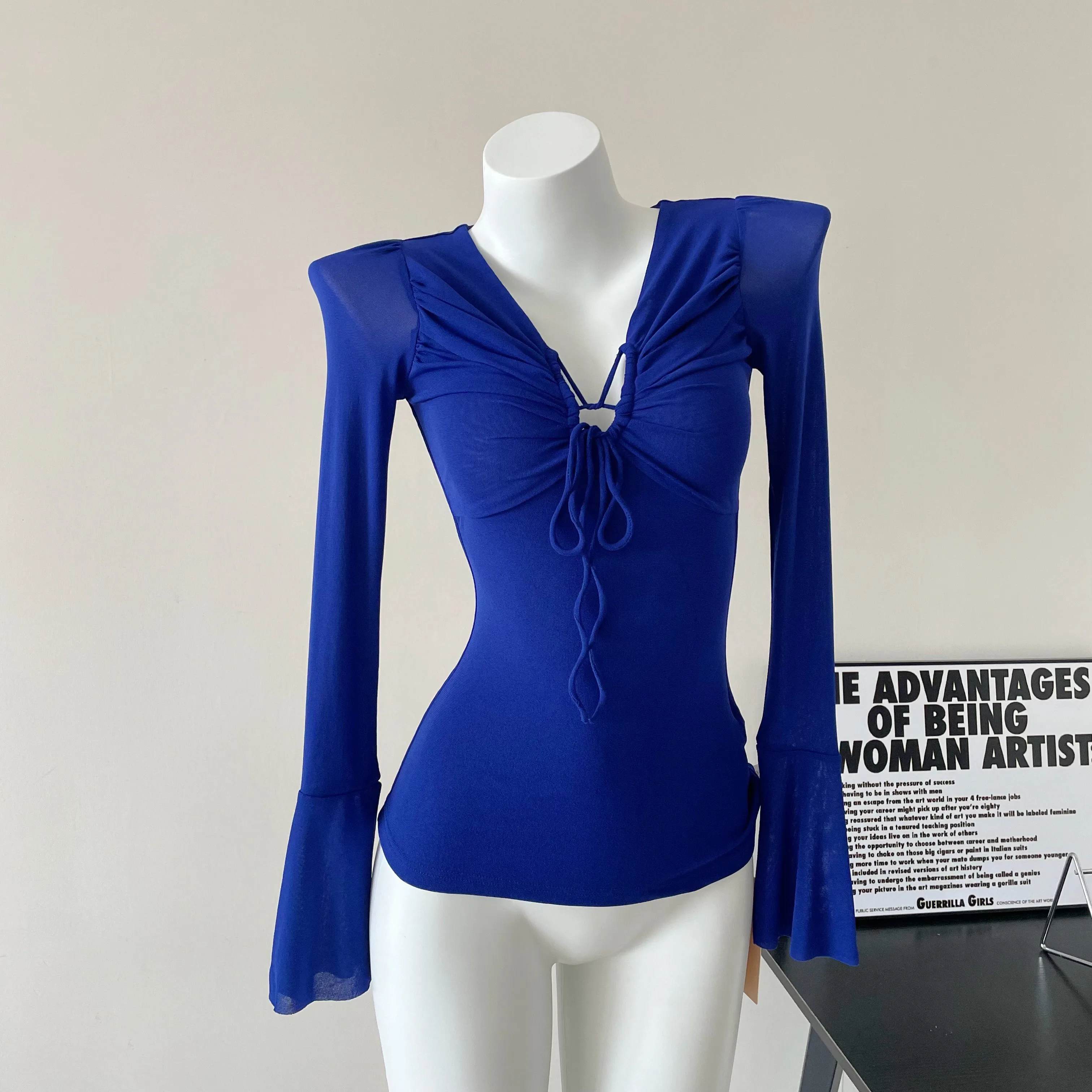 Y2K Sexy Slim-fit V-neck Long Sleeve Tops Solid Color Cool Spring Autumn Slim-Fit Vintage Tshirt Elasticity Tee
Y2K Sexy Slim-fit V-neck Long Sleeve Tops Solid Color Cool Spring Autumn Slim-Fit Vintage Tshirt Elasticity Tee