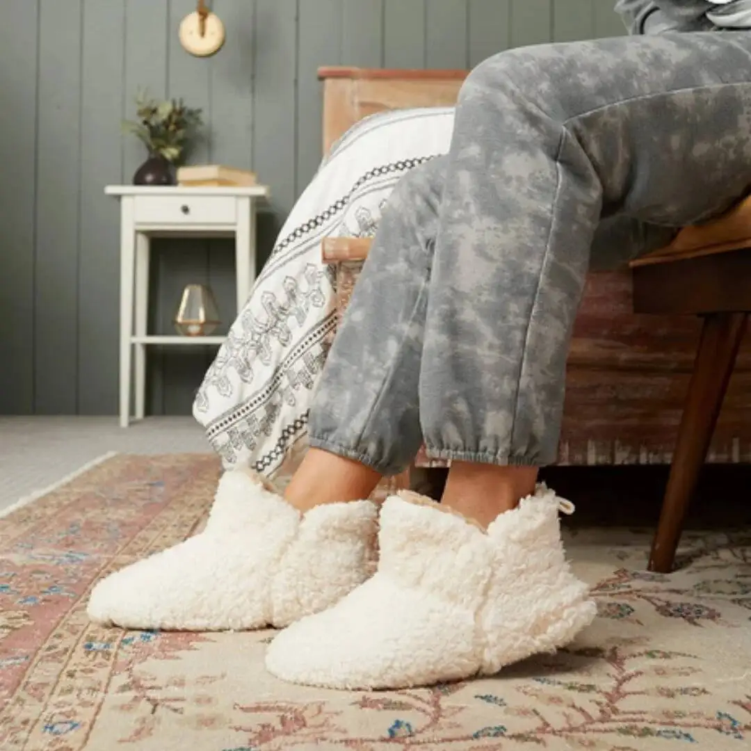 Unisex Home Slippers High Boots Man Women Boots Cotton Lining Cozy Winter Man Women Footwear Indoor Household Cotton Shoes
Unisex Home Slippers High Boots Man Women Boots Cotton Lining Cozy Winter Man Women Footwear Indoor Household Cotton Shoes