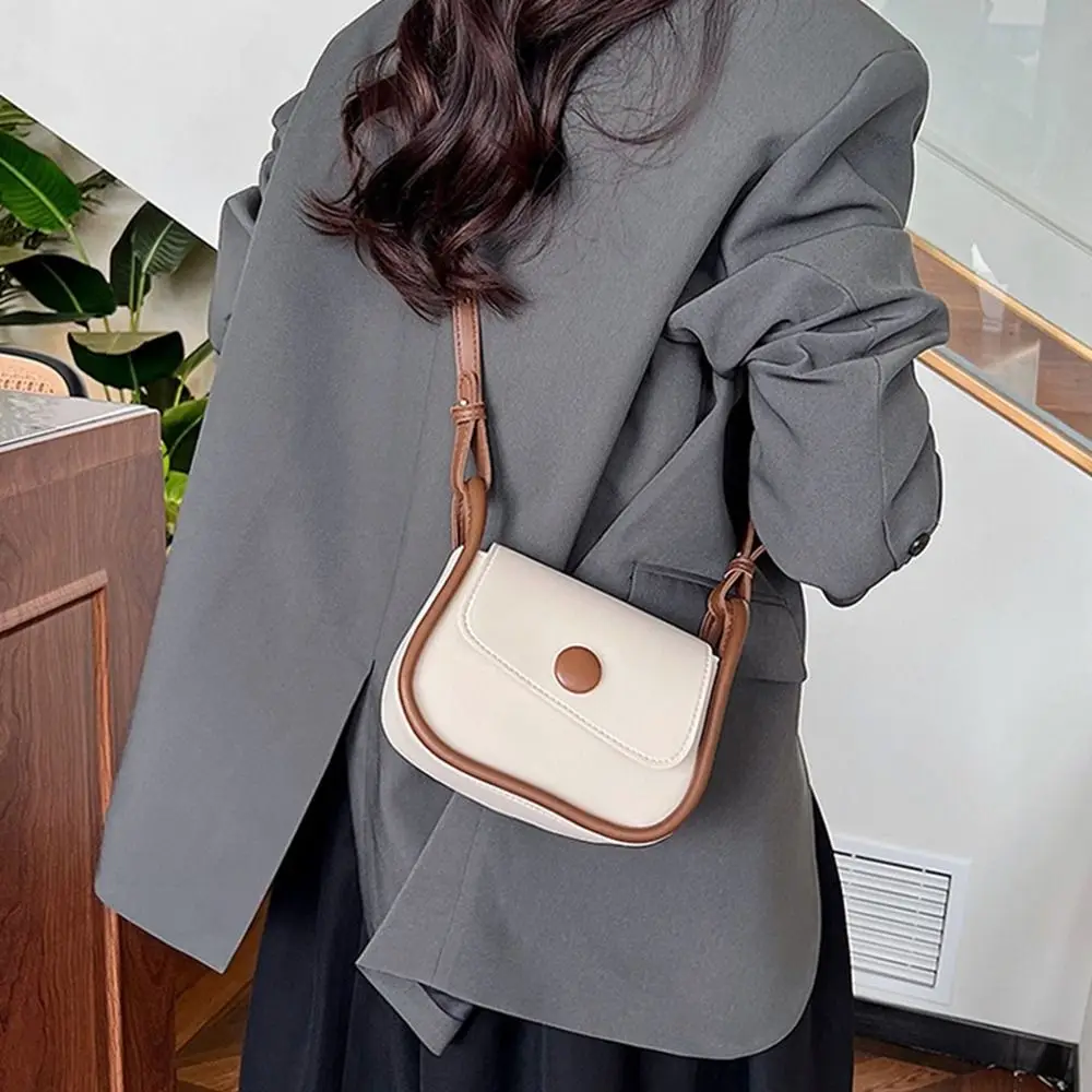 Casual Korean Style Shoulder Bag Solid Color Handbag Small Square Saddle Bag PU Leather Large Capacity Crossbody Bag Girls
Casual Korean Style Shoulder Bag Solid Color Handbag Small Square Saddle Bag PU Leather Large Capacity Crossbody Bag Girls