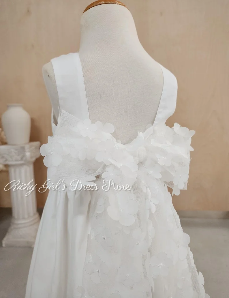 White Satin Flower Girl Dress High Neck Wedding Party Dress First Communion Knee-Length Appliques Birthday Custom Color
White Satin Flower Girl Dress High Neck Wedding Party Dress First Communion Knee-Length Appliques Birthday Custom Color
