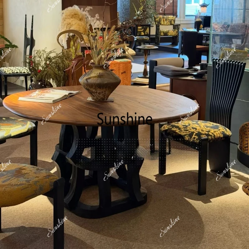 Medieval style solid wood round table design high-end small apartment French style
Medieval style solid wood round table design high-end small apartment French style