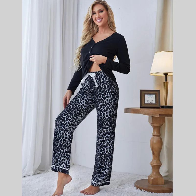 European Home Suit For Spring Autumn V-neck Long Sleeved Leopard Print Pants Two-piece Set Sleepwear For Women Pajamas Female
European Home Suit For Spring Autumn V-neck Long Sleeved Leopard Print Pants Two-piece Set Sleepwear For Women Pajamas Female