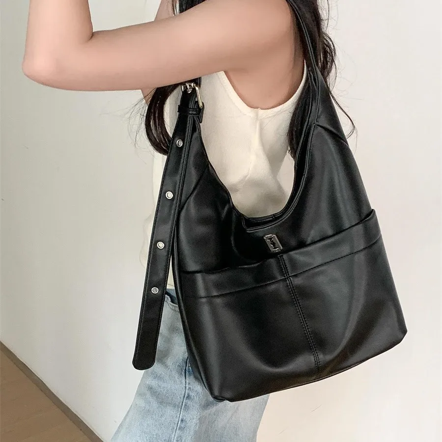 Soft PU Leather Shoulder Bags for Women New Fashion Korean Large Capacity Commuter Tote Bag Female Casual Simple Solid Handbags
Soft PU Leather Shoulder Bags for Women New Fashion Korean Large Capacity Commuter Tote Bag Female Casual Simple Solid Handbags