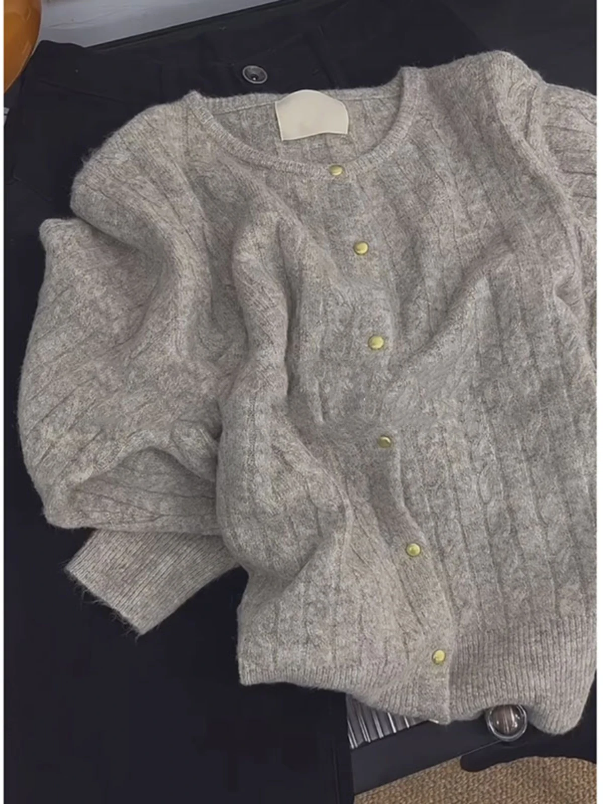 Soft Grey knit Sweater Women's Autumn Winter Retro Loose Long Sleeved Cardigan Top French Style Single Breasted O-neck Jacket
Soft Grey knit Sweater Women's Autumn Winter Retro Loose Long Sleeved Cardigan Top French Style Single Breasted O-neck Jacket