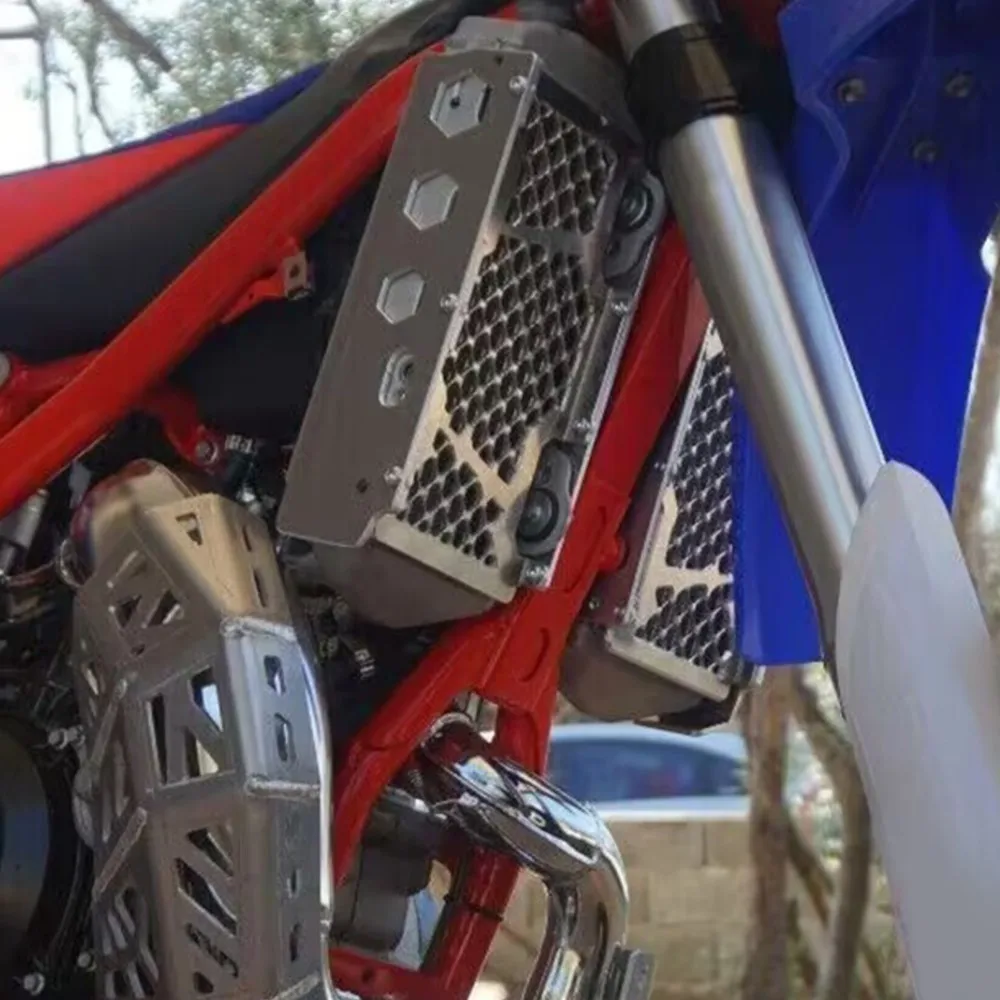 For Beta 2T 250/300 Xtrainer 250/300 2T 2015-2024 Radiator Guard Water Tank Protection CNC Frame Grille Grill Cover Motorcycle
For Beta 2T 250/300 Xtrainer 250/300 2T 2015-2024 Radiator Guard Water Tank Protection CNC Frame Grille Grill Cover Motorcycle