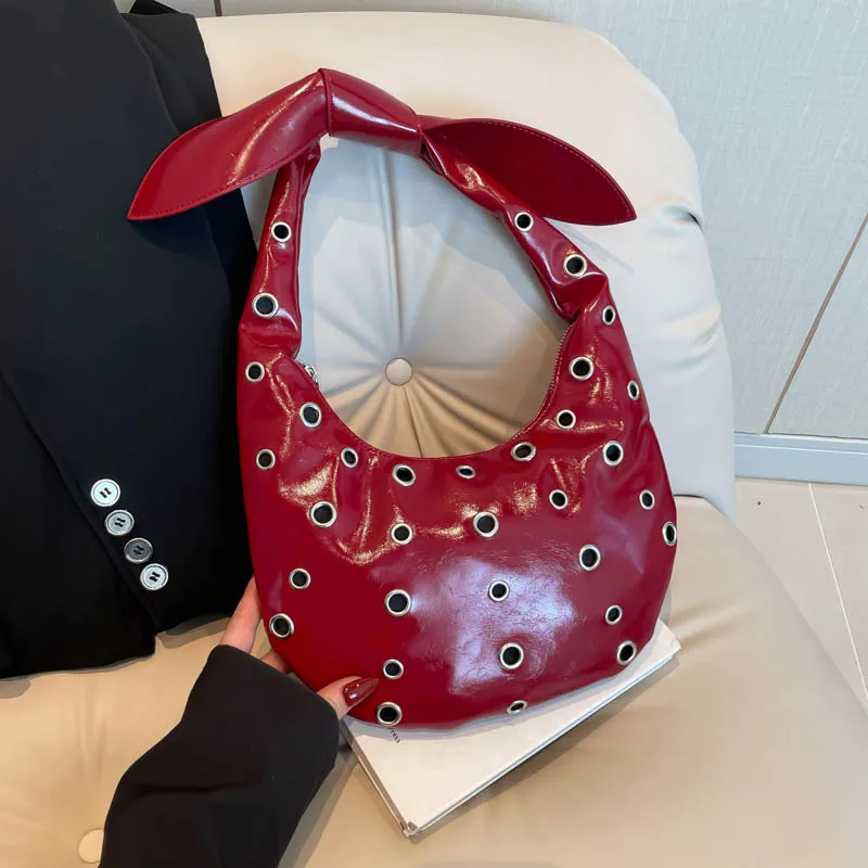 Designer Red Rivet Locomotive Bag Temperament Bow Handbag Cool Girls Y2k Underarm Bag Glossy PU Chic Cloud Pack
Designer Red Rivet Locomotive Bag Temperament Bow Handbag Cool Girls Y2k Underarm Bag Glossy PU Chic Cloud Pack