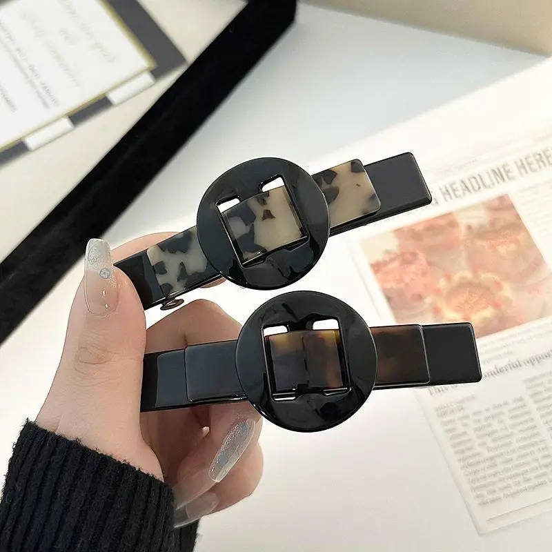 Fashion Tortoiseshell Hair Barrettes Personal Acetate Hair Clips Unique Buckle French Barrettes Hair Holder Non-slip Accessories
Fashion Tortoiseshell Hair Barrettes Personal Acetate Hair Clips Unique Buckle French Barrettes Hair Holder Non-slip Accessories