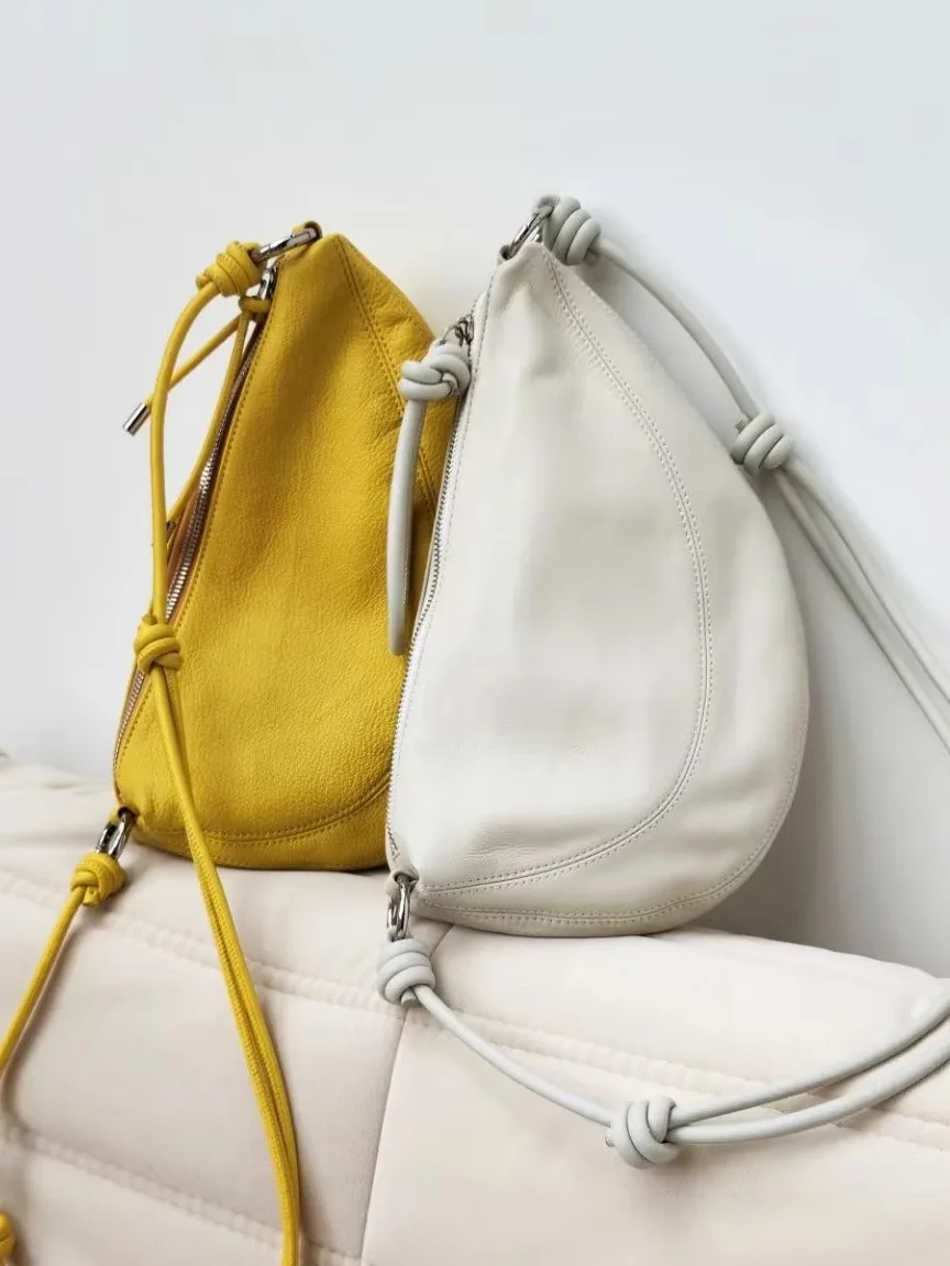 Leather Dumpling aped oulder Bag Women's New Moon f Moon Bag Casual Crossbody Cowhide Leather Handbag Soft Leather
Leather Dumpling aped oulder Bag Women's New Moon f Moon Bag Casual Crossbody Cowhide Leather Handbag Soft Leather