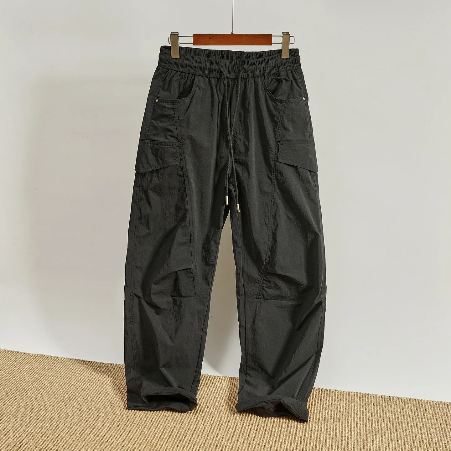 W11# Summer New American Retro Lightweight Breathable Elastic Waist Cargo Pants Men's Multi-pocket Straight Casual Trousers
W11# Summer New American Retro Lightweight Breathable Elastic Waist Cargo Pants Men's Multi-pocket Straight Casual Trousers