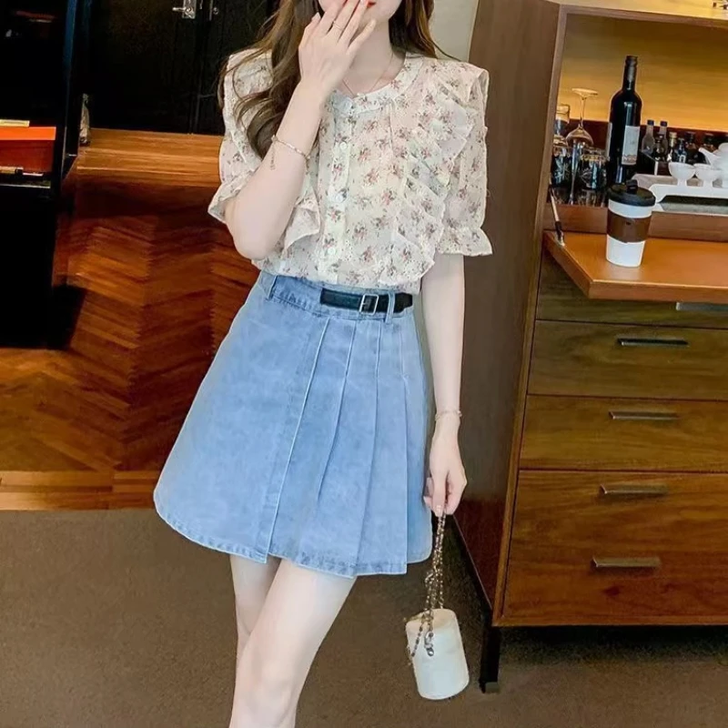 Floral Chiffon Ruffles Elegant Shirt Tops Summer New Short Sleeve Thin Printing Fashion Blouse Temperament Korean Women Clothing
Floral Chiffon Ruffles Elegant Shirt Tops Summer New Short Sleeve Thin Printing Fashion Blouse Temperament Korean Women Clothing