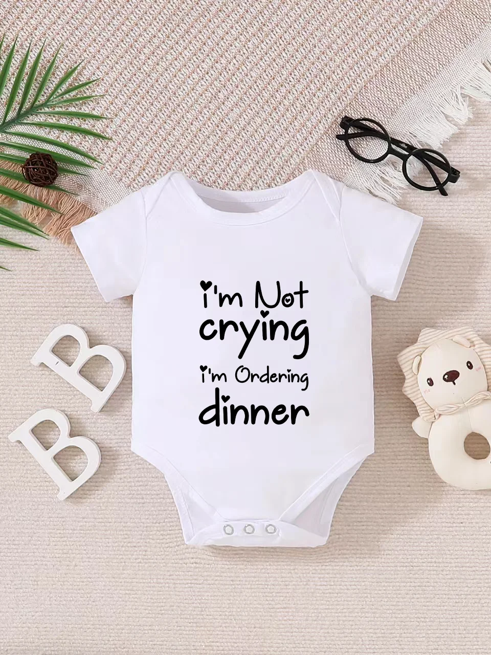 Playful letter-printed baby short-sleeve triangle bodysuit. Button closure for easy dressing, machine washable
Playful letter-printed baby short-sleeve triangle bodysuit. Button closure for easy dressing, machine washable