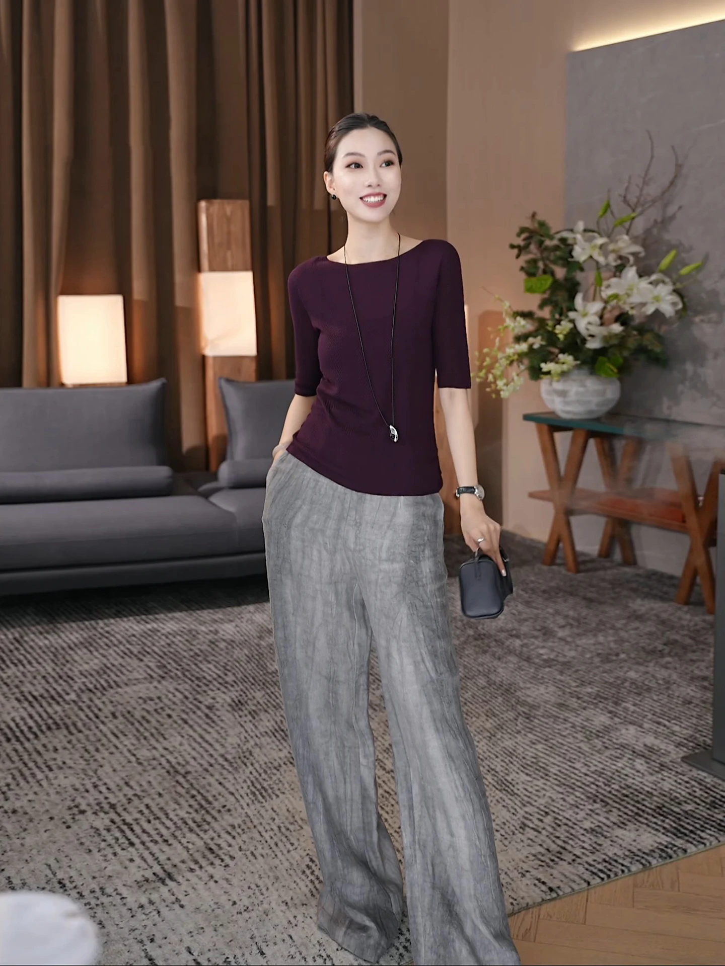 Новая летняя модная трикотажная футболка Jiuzhou из лиоцелла с коротким рукавом, универсальный вязаный топ с круглым вырезом, стандартный крой, однотонная.
Новая летняя модная трикотажная футболка Jiuzhou из лиоцелла с коротким рукавом, универсальный вязаный топ с круглым вырезом, стандартный крой, однотонная.