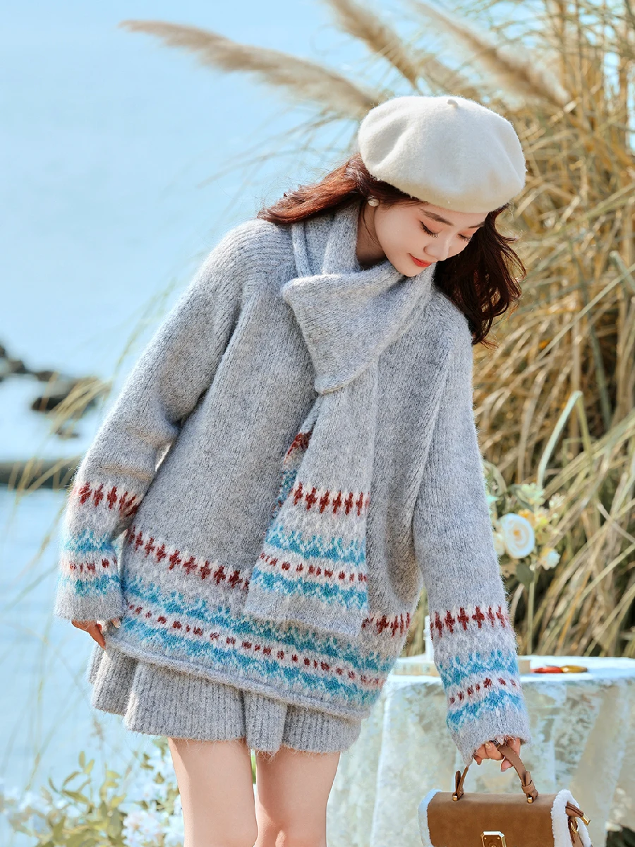 Художественный винтажный комплект из свитера в стиле фэр-айл, свободной юбки миди, шарфа и футболки для женщин, осенне-зимний модный ансамбль
Художественный винтажный комплект из свитера в стиле фэр-айл, свободной юбки миди, шарфа и футболки для женщин, осенне-зимний модный ансамбль