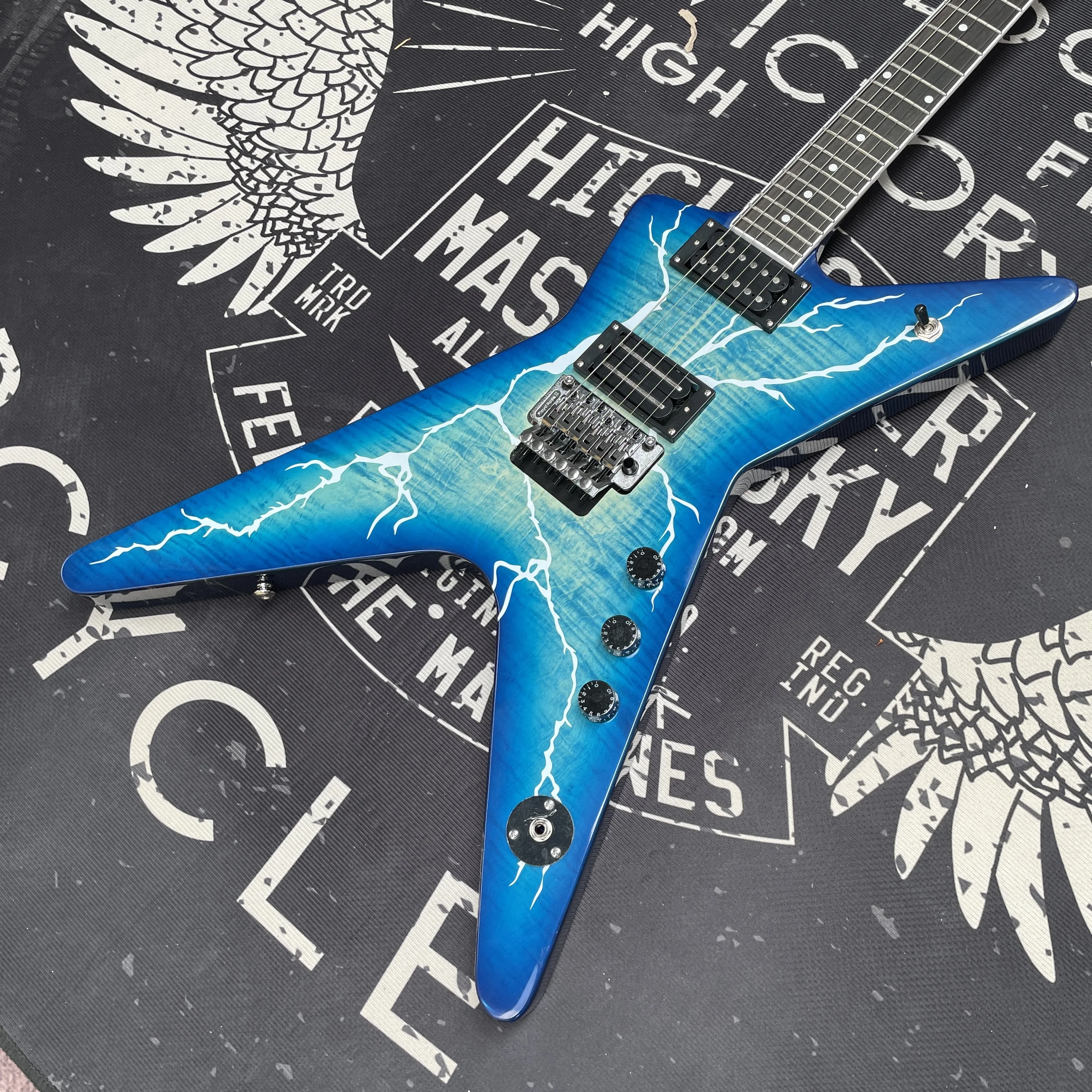 6-String Electric Guitar with Double Locking System, Scratch-Resistant, Wear-Resistant Chrome-Plated Hardware, Metal Rock Guitar
6-String Electric Guitar with Double Locking System, Scratch-Resistant, Wear-Resistant Chrome-Plated Hardware, Metal Rock Guitar