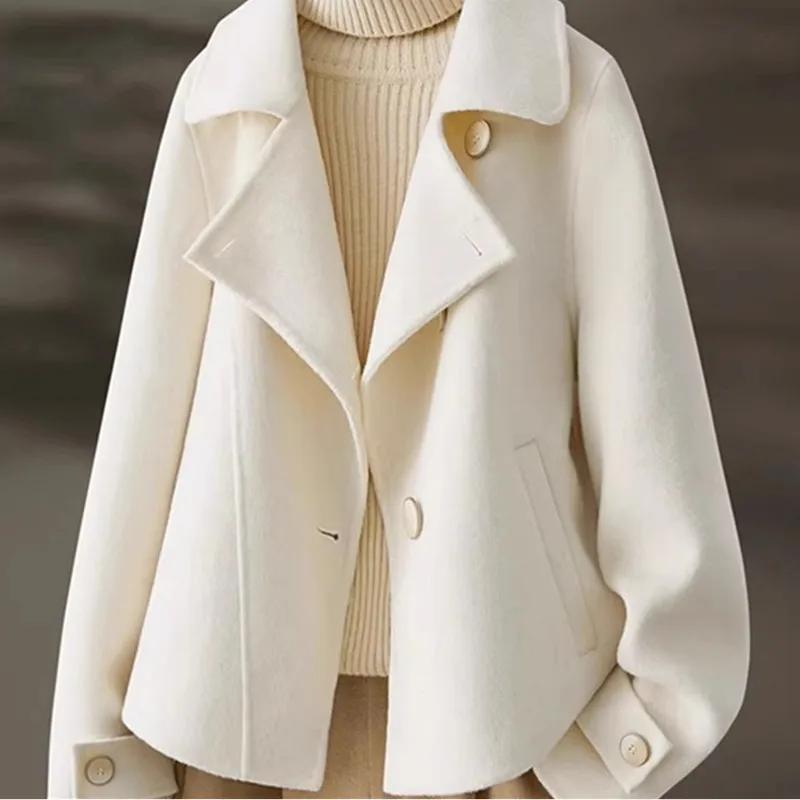 Creamy-white Woolen Coat For Women In Autumn Winter New High-End Loose Casual Luxury Outwear Woolen single-breasted Short Jacket
Creamy-white Woolen Coat For Women In Autumn Winter New High-End Loose Casual Luxury Outwear Woolen single-breasted Short Jacket